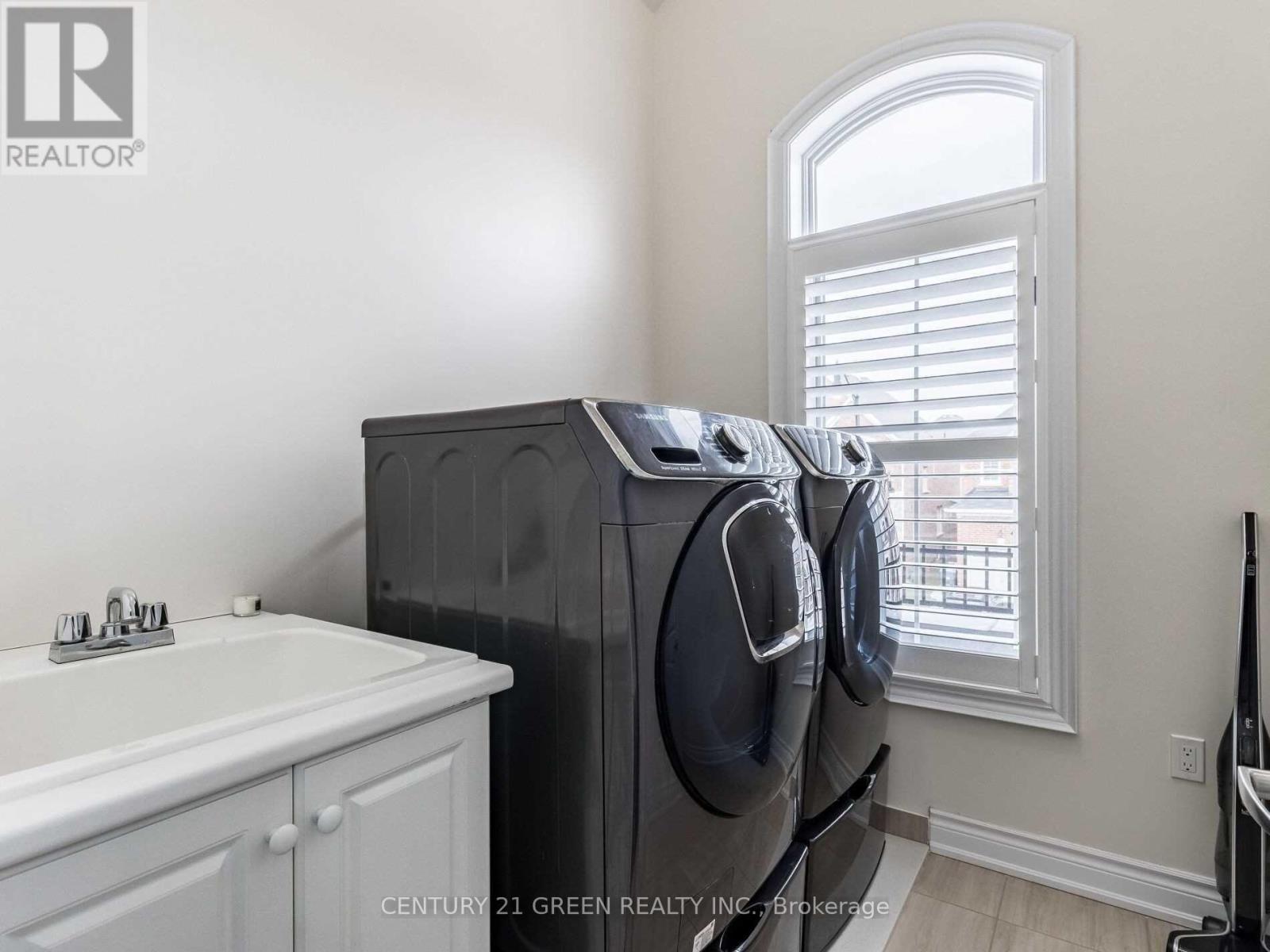 39 Argelia Crescent, Brampton, Ontario  L6X 5N5 - Photo 17 - W12885072