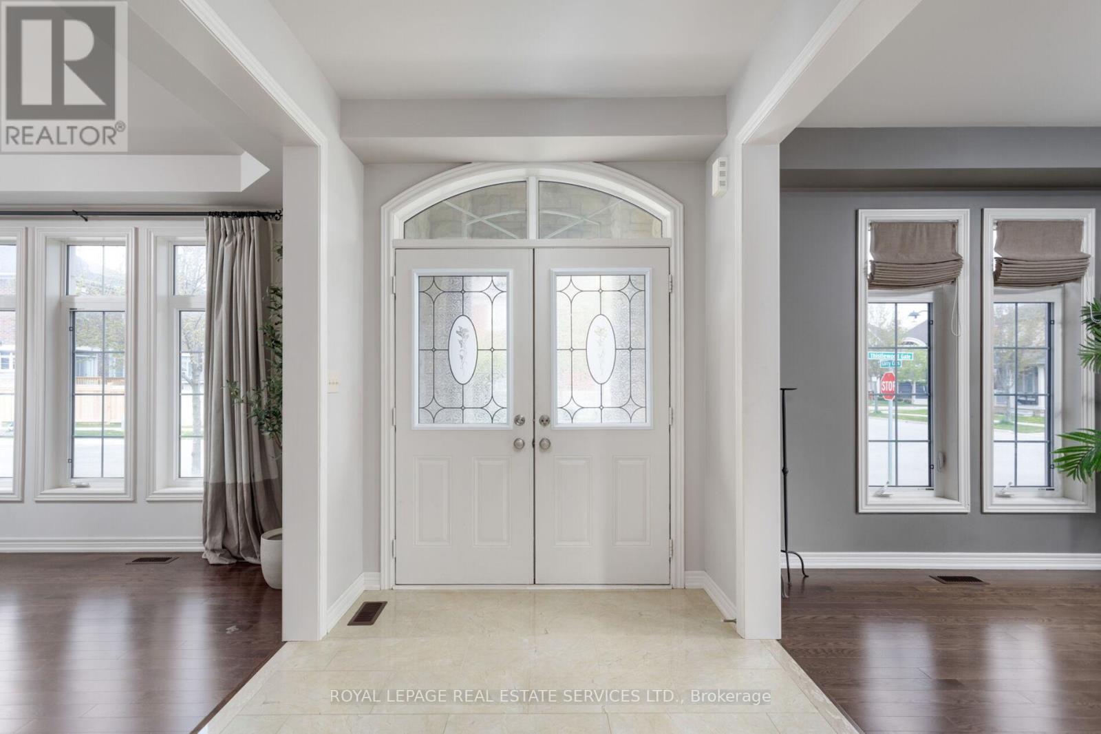 3158 Thistlewood Gate, Oakville, Ontario  L6M 0T1 - Photo 5 - W13423298