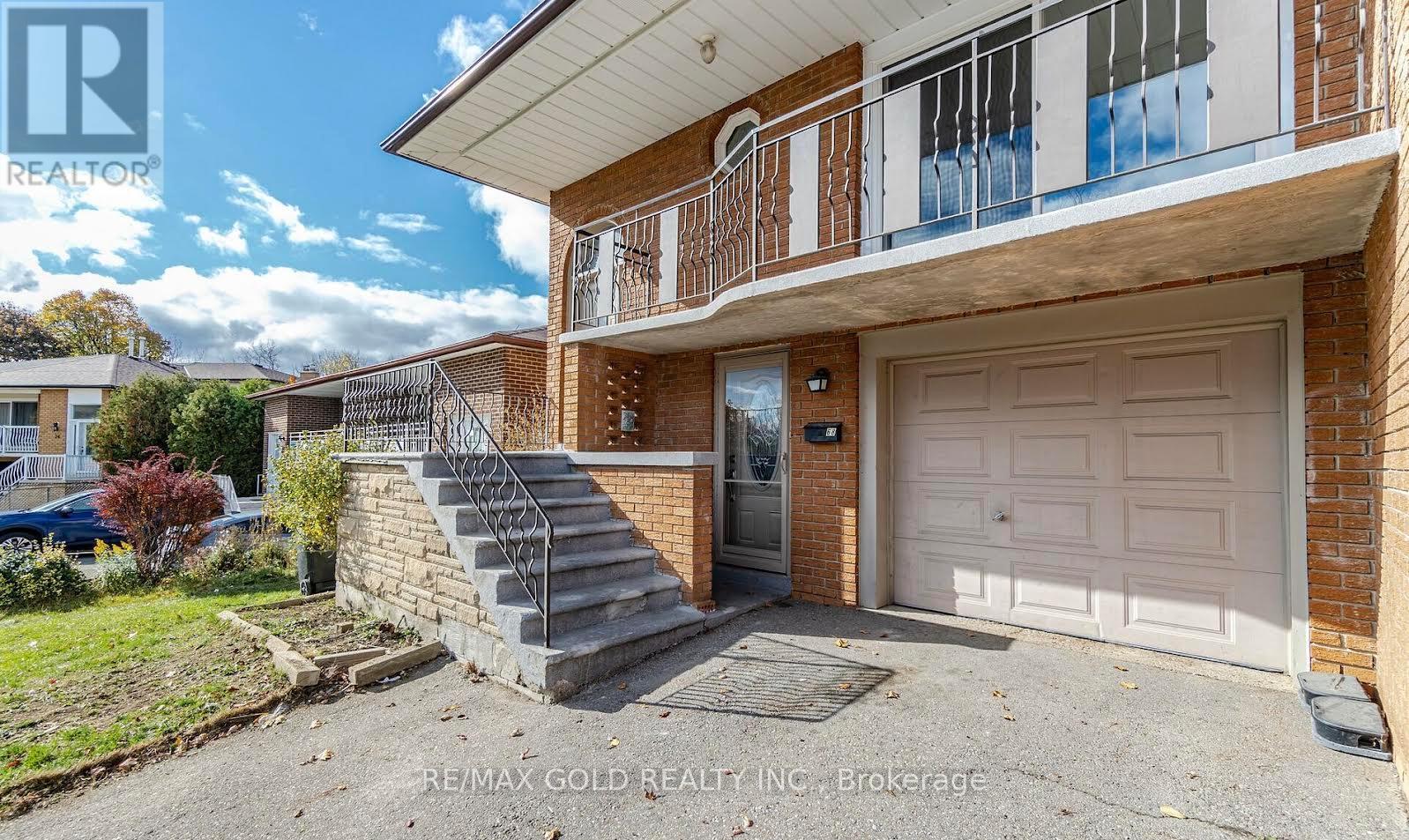 68 Prouse Drive, Brampton, Ontario  L6V 3A8 - Photo 2 - W13574432