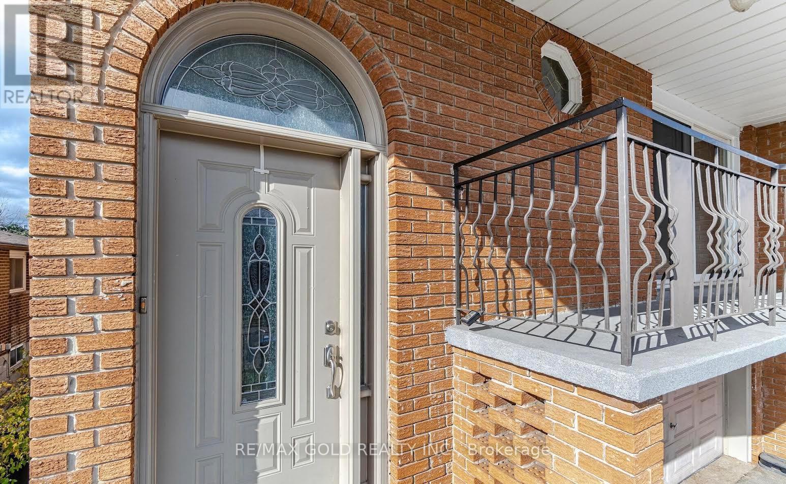 68 Prouse Drive, Brampton, Ontario  L6V 3A8 - Photo 3 - W13574432