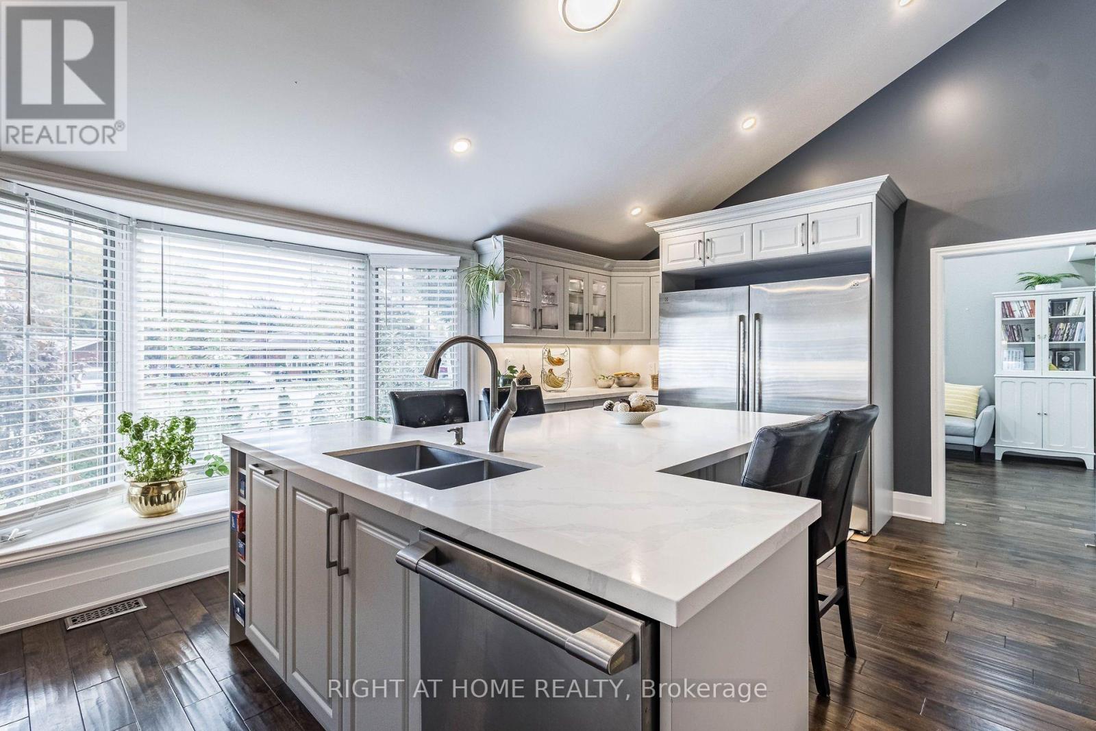 2463 Rebecca Street, Oakville, Ontario  L6L 2B1 - Photo 10 - W13693438