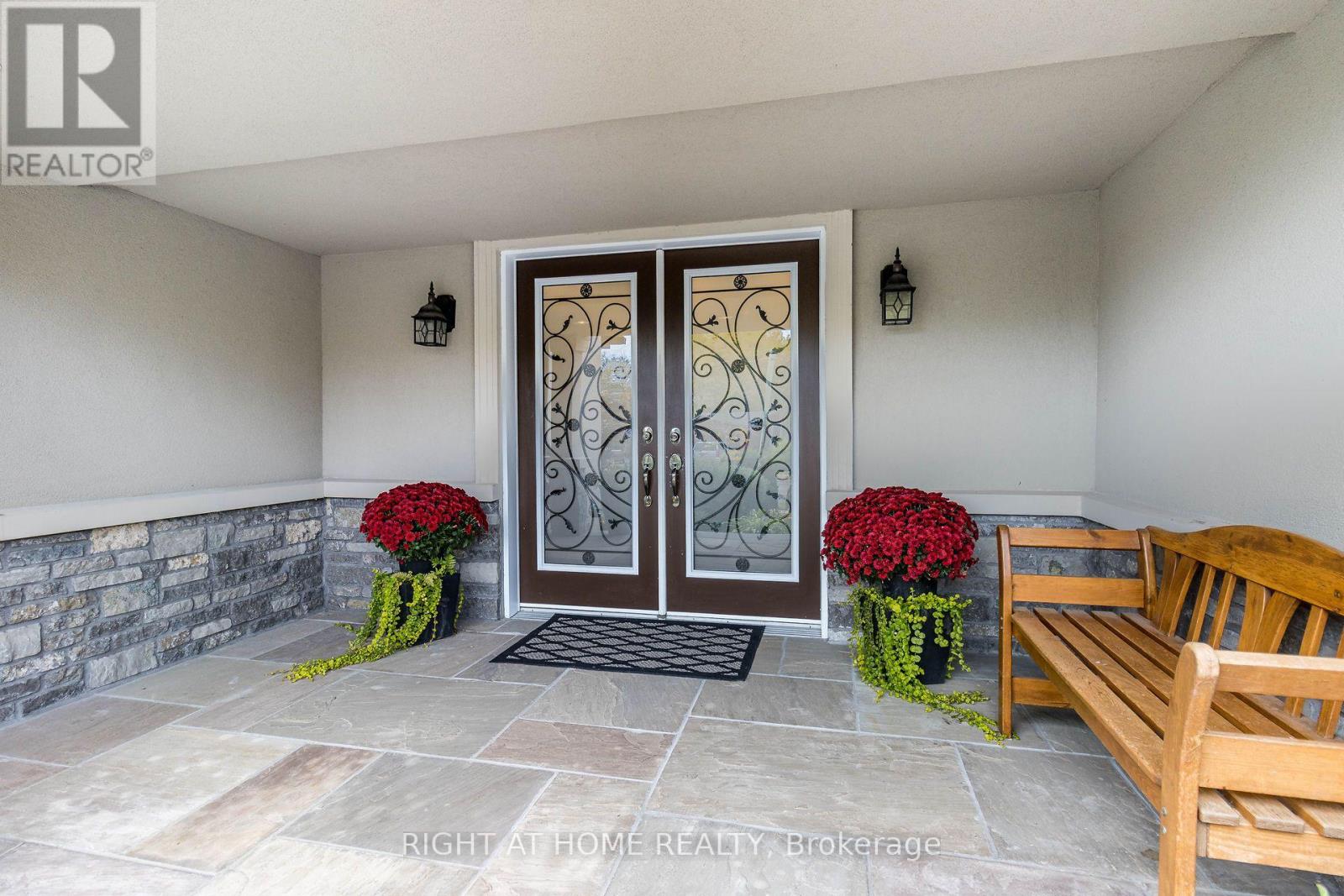 2463 Rebecca Street, Oakville, Ontario  L6L 2B1 - Photo 2 - W13693438