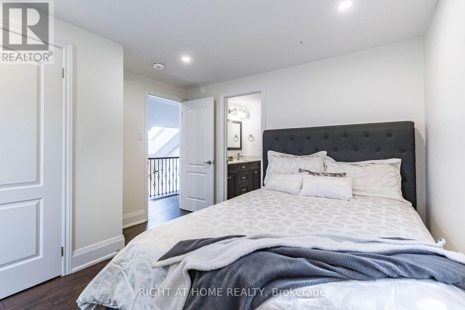 2463 Rebecca Street, Oakville, Ontario  L6L 2B1 - Photo 33 - W13693438