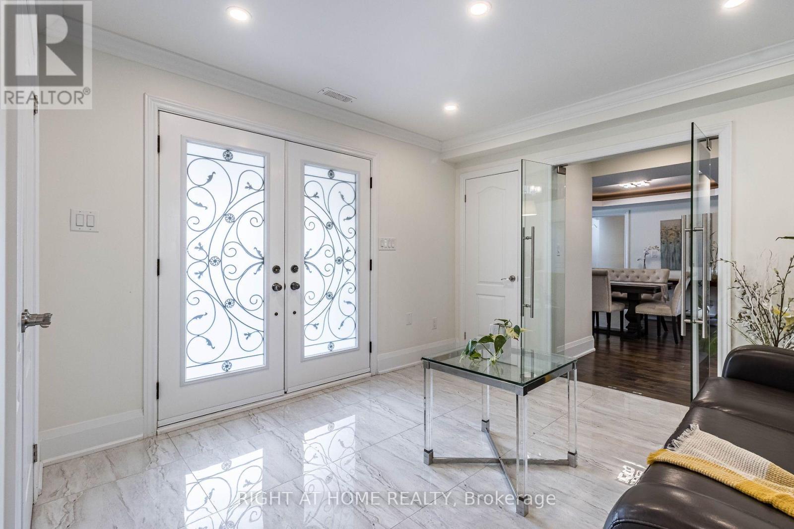 2463 Rebecca Street, Oakville, Ontario  L6L 2B1 - Photo 4 - W13693438