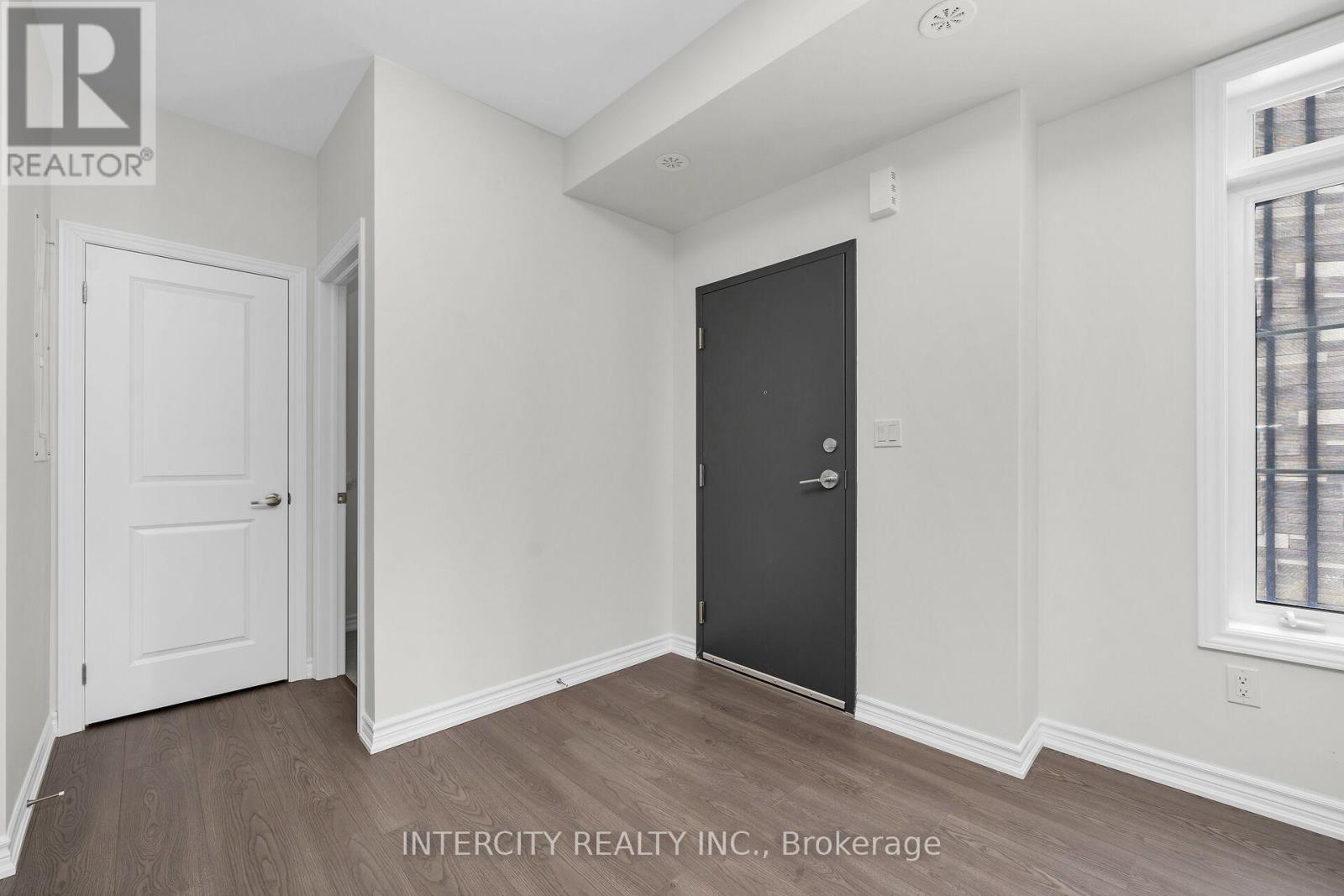 14 Savvy Lane, Caledon, Ontario  L7C 1Z9 - Photo 4 - W13693516