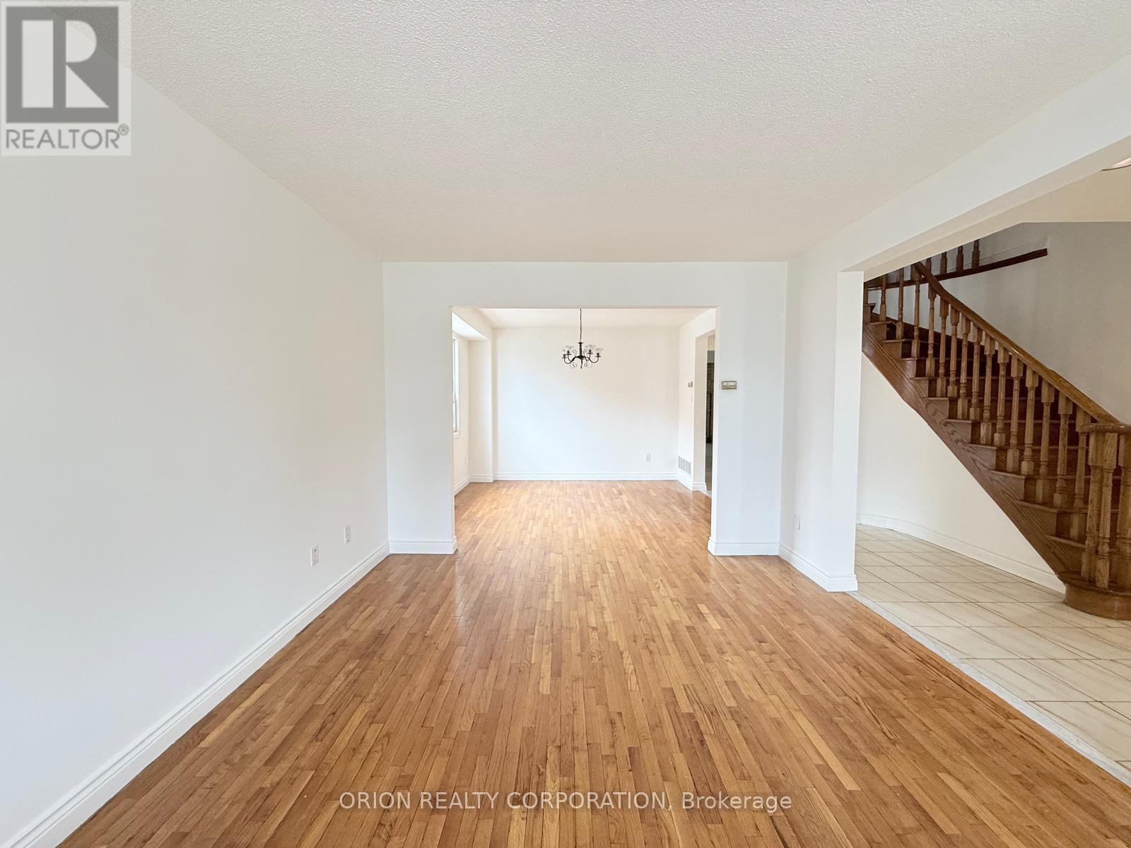 Upper - 274 Viewmount Avenue, Toronto, Ontario  M6B 1V2 - Photo 10 - W13693558