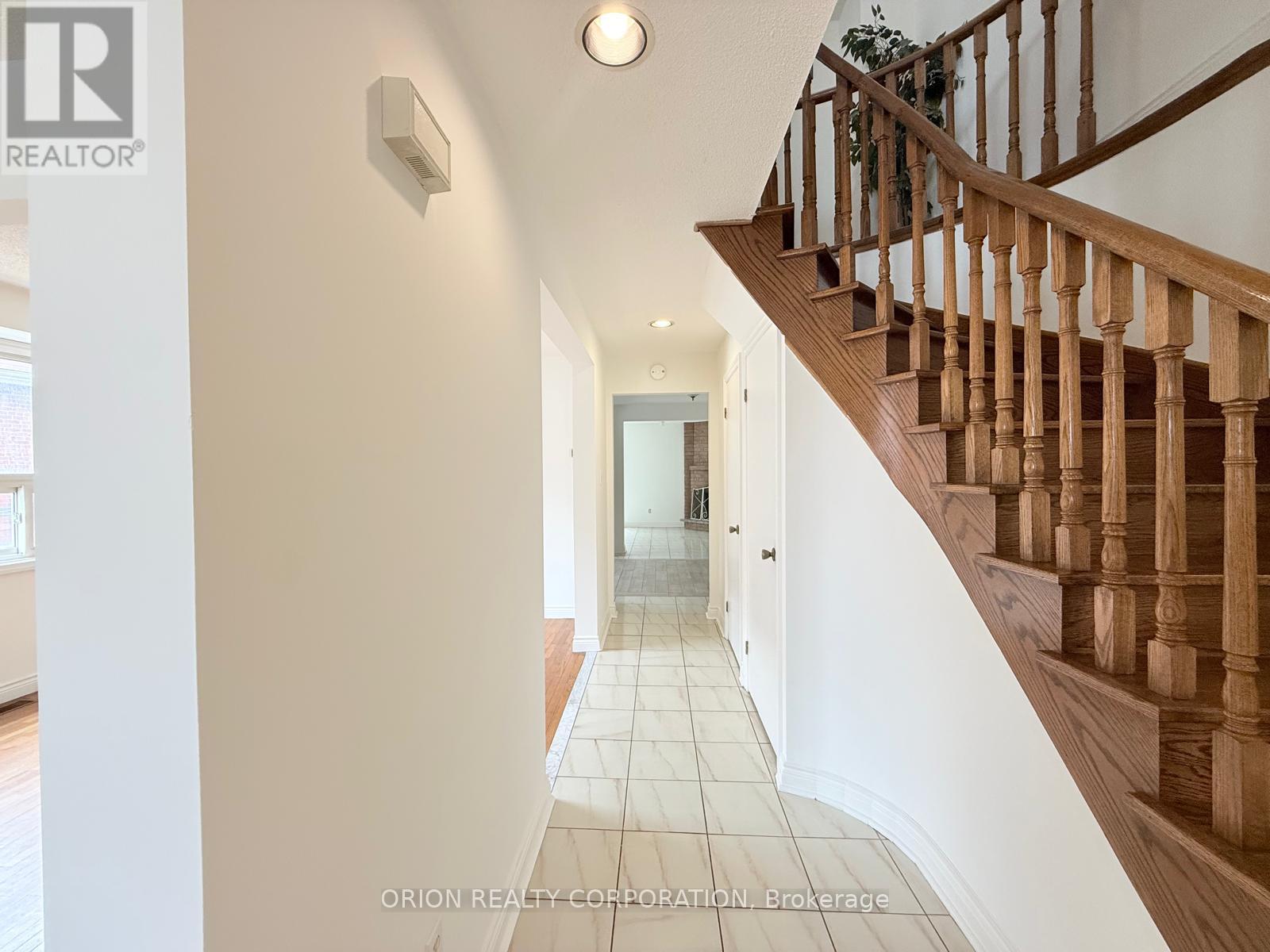 Upper - 274 Viewmount Avenue, Toronto, Ontario  M6B 1V2 - Photo 11 - W13693558