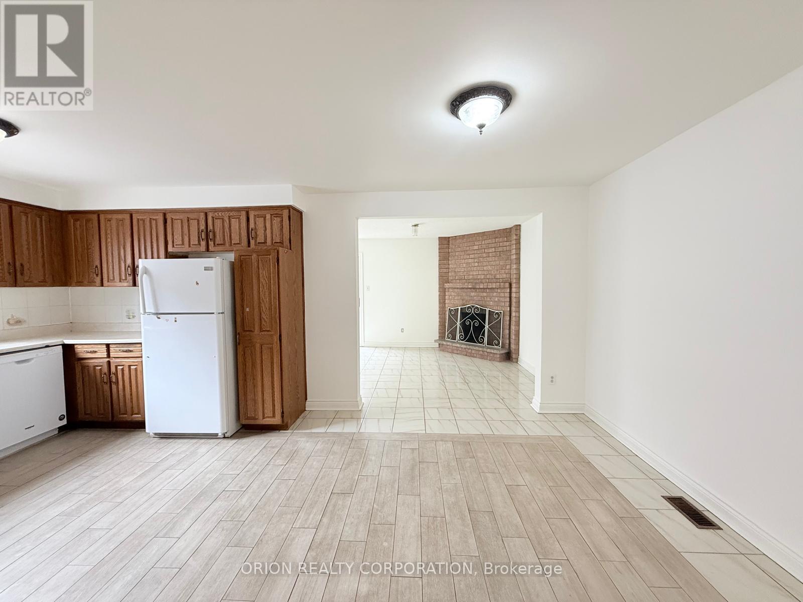 Upper - 274 Viewmount Avenue, Toronto, Ontario  M6B 1V2 - Photo 12 - W13693558
