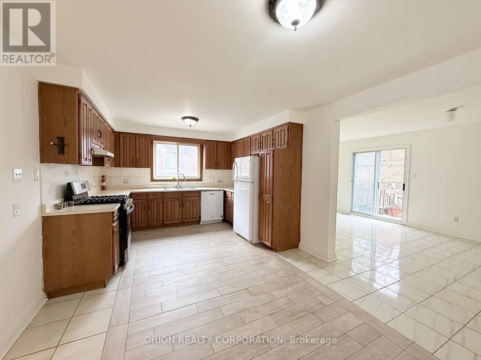 Upper - 274 Viewmount Avenue, Toronto, Ontario  M6B 1V2 - Photo 13 - W13693558