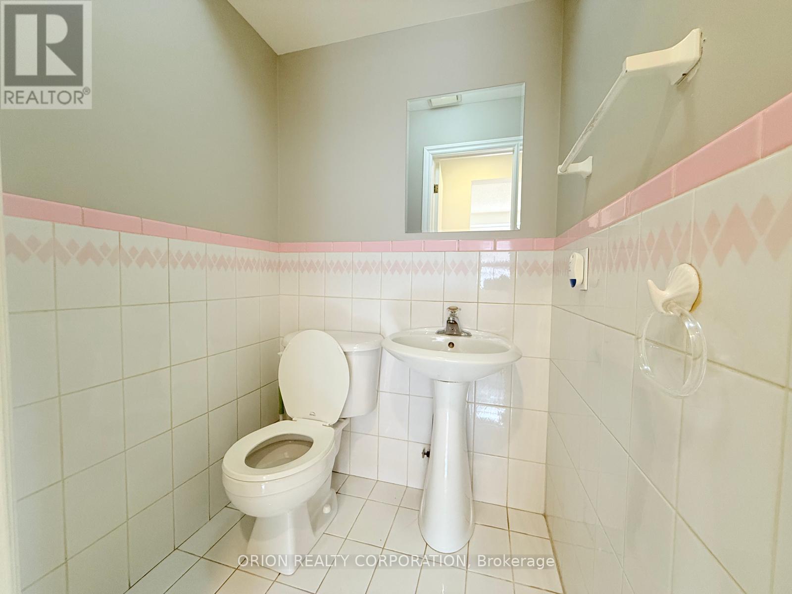 Upper - 274 Viewmount Avenue, Toronto, Ontario  M6B 1V2 - Photo 16 - W13693558