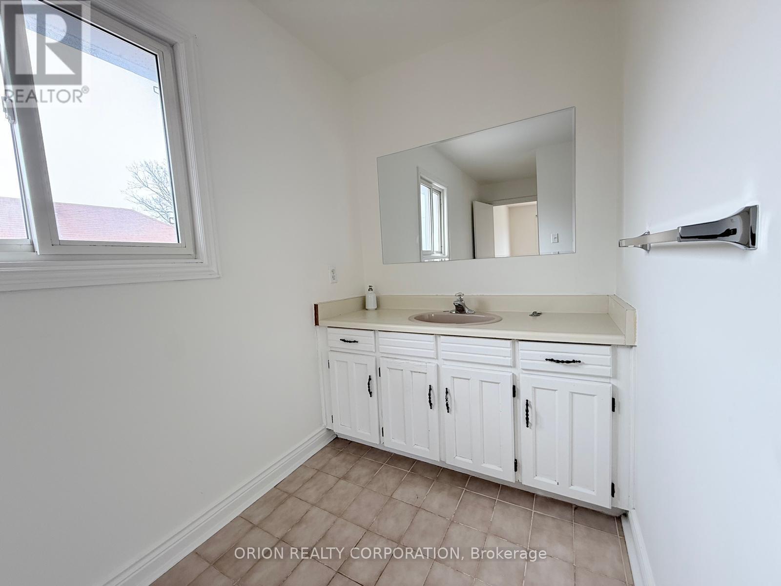 Upper - 274 Viewmount Avenue, Toronto, Ontario  M6B 1V2 - Photo 23 - W13693558