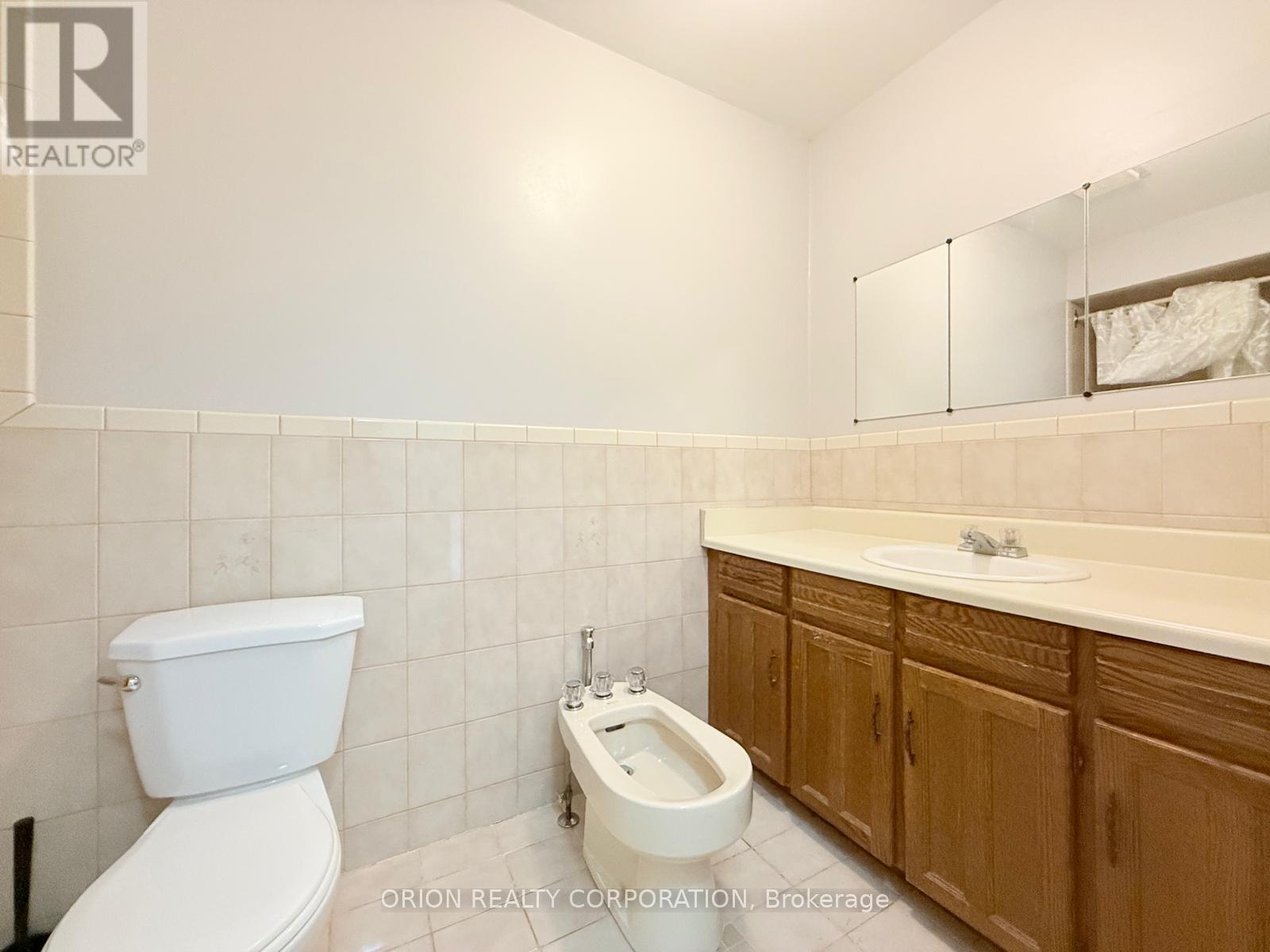 Upper - 274 Viewmount Avenue, Toronto, Ontario  M6B 1V2 - Photo 29 - W13693558