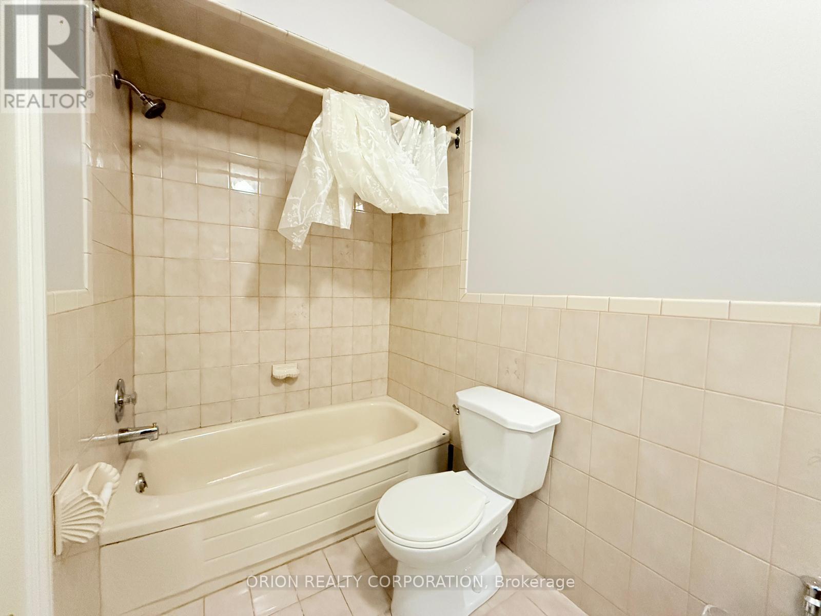 Upper - 274 Viewmount Avenue, Toronto, Ontario  M6B 1V2 - Photo 30 - W13693558