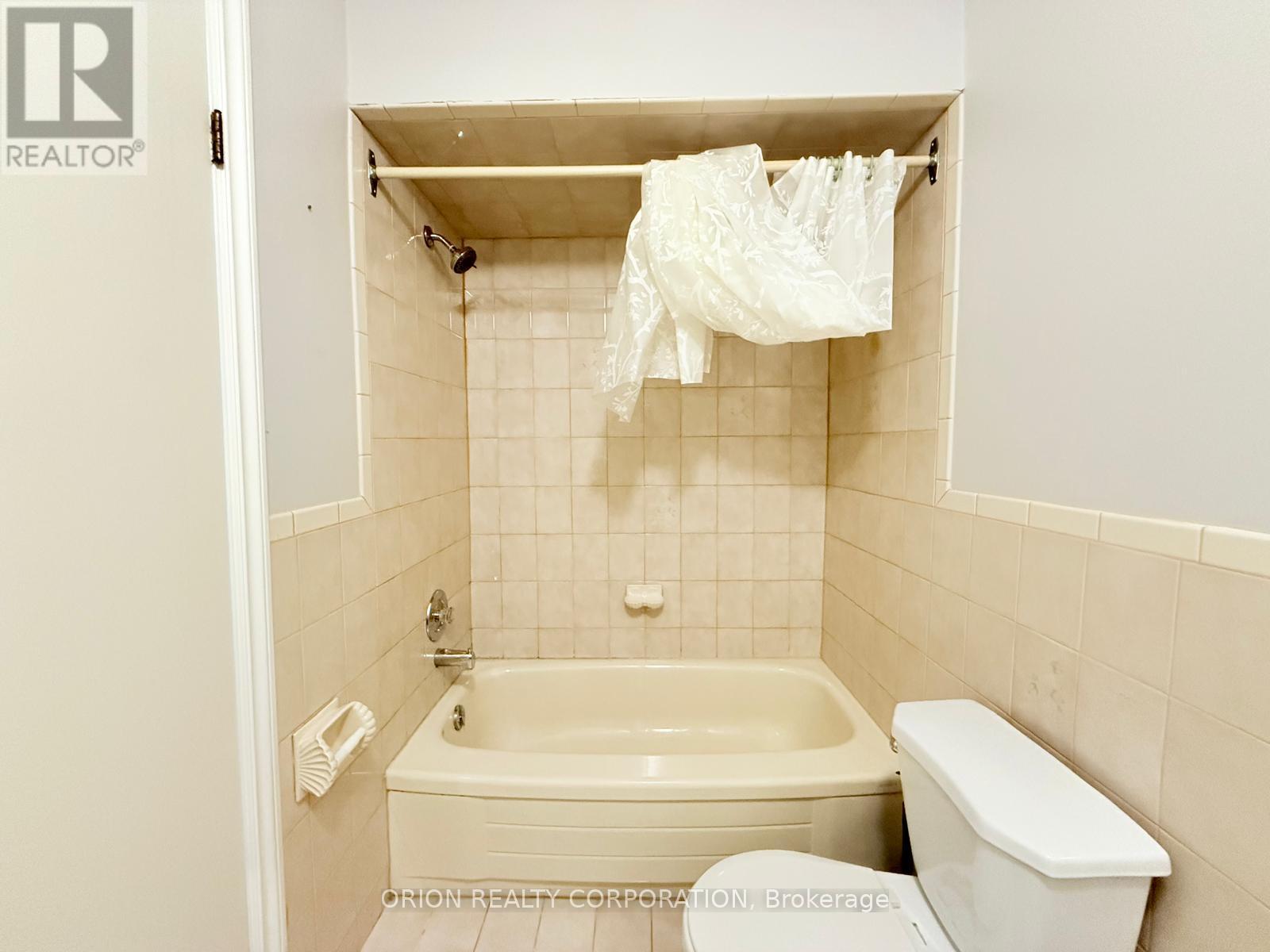 Upper - 274 Viewmount Avenue, Toronto, Ontario  M6B 1V2 - Photo 31 - W13693558
