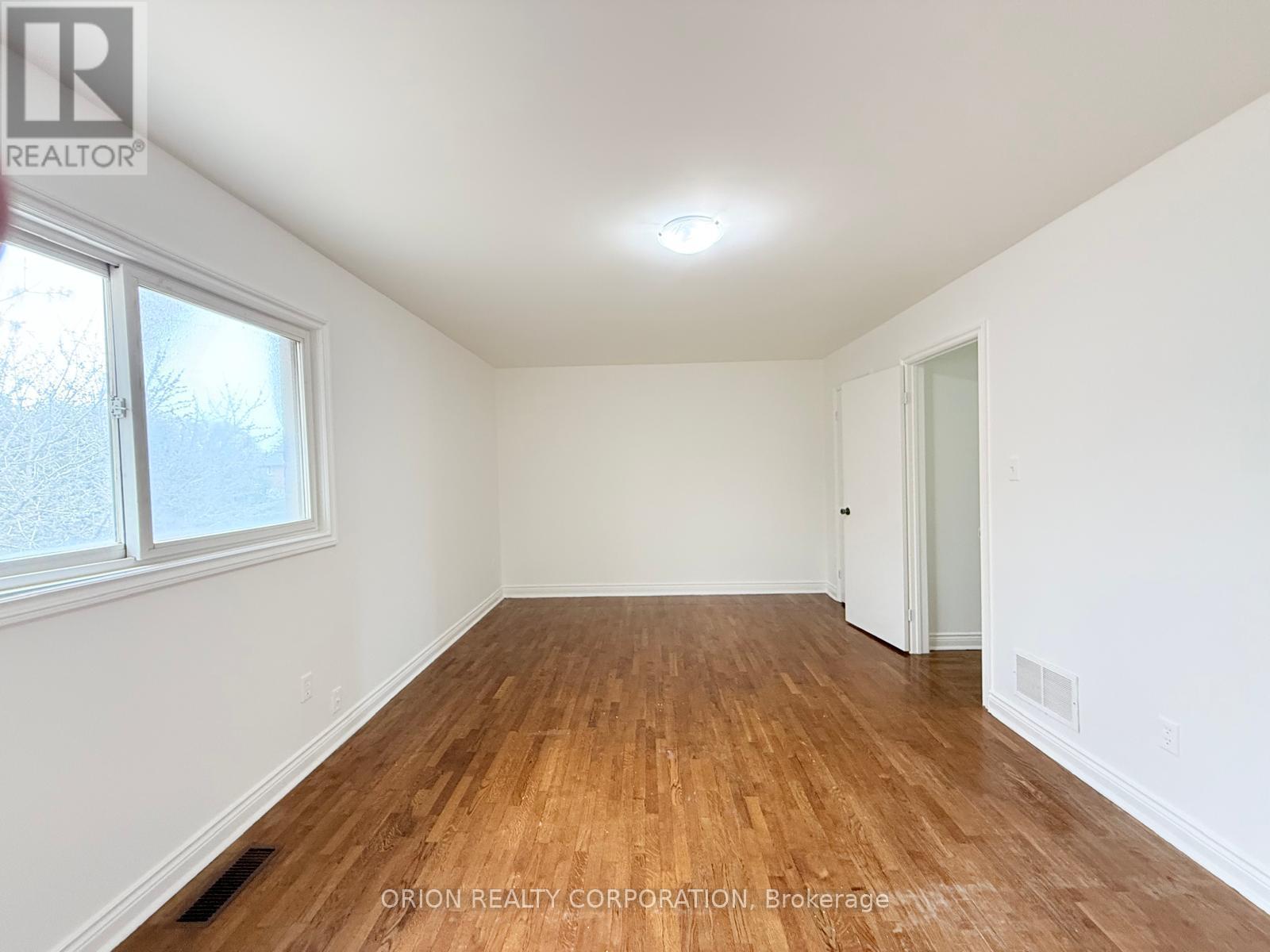 Upper - 274 Viewmount Avenue, Toronto, Ontario  M6B 1V2 - Photo 33 - W13693558