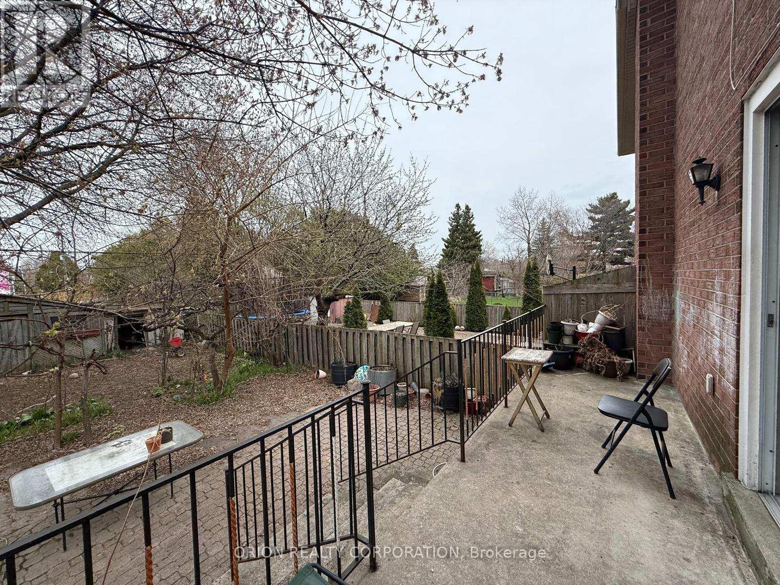 Upper - 274 Viewmount Avenue, Toronto, Ontario  M6B 1V2 - Photo 38 - W13693558