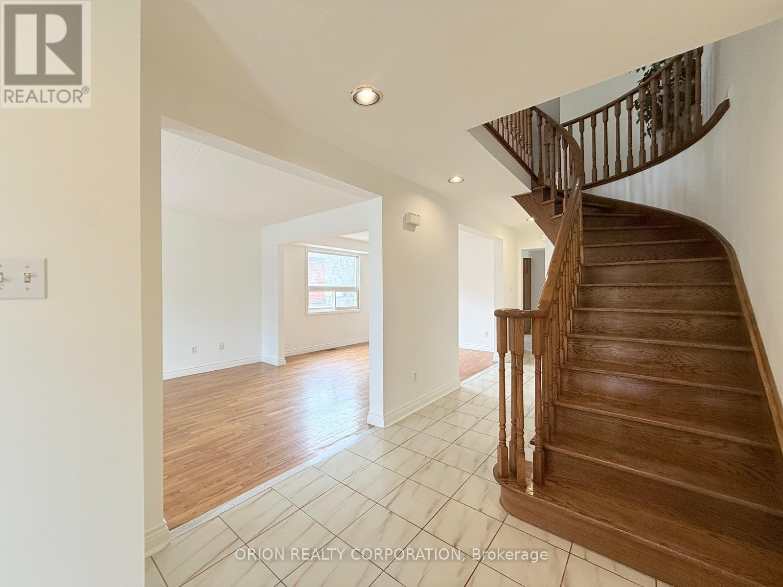 Upper - 274 Viewmount Avenue, Toronto, Ontario  M6B 1V2 - Photo 7 - W13693558