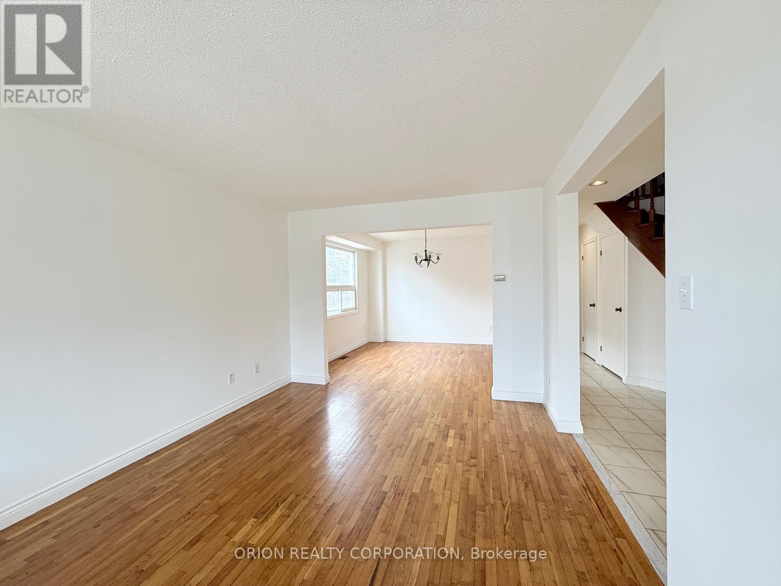 Upper - 274 Viewmount Avenue, Toronto, Ontario  M6B 1V2 - Photo 9 - W13693558