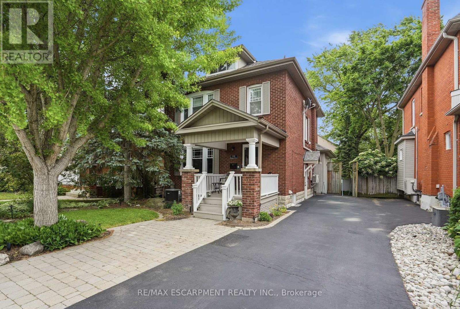2116 Caroline Street, Burlington, Ontario  L7R 1L8 - Photo 2 - W13693582