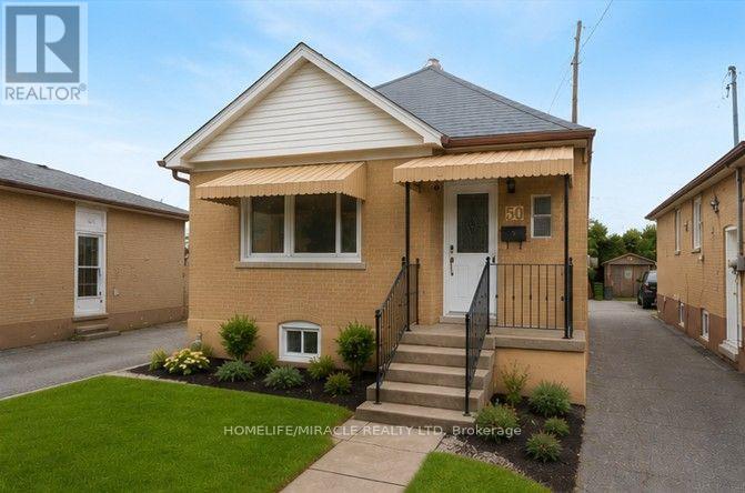 <div class="slider-price">$899,000</div><p>50 Haverson Boulevard, Toronto, Ontario</p>
