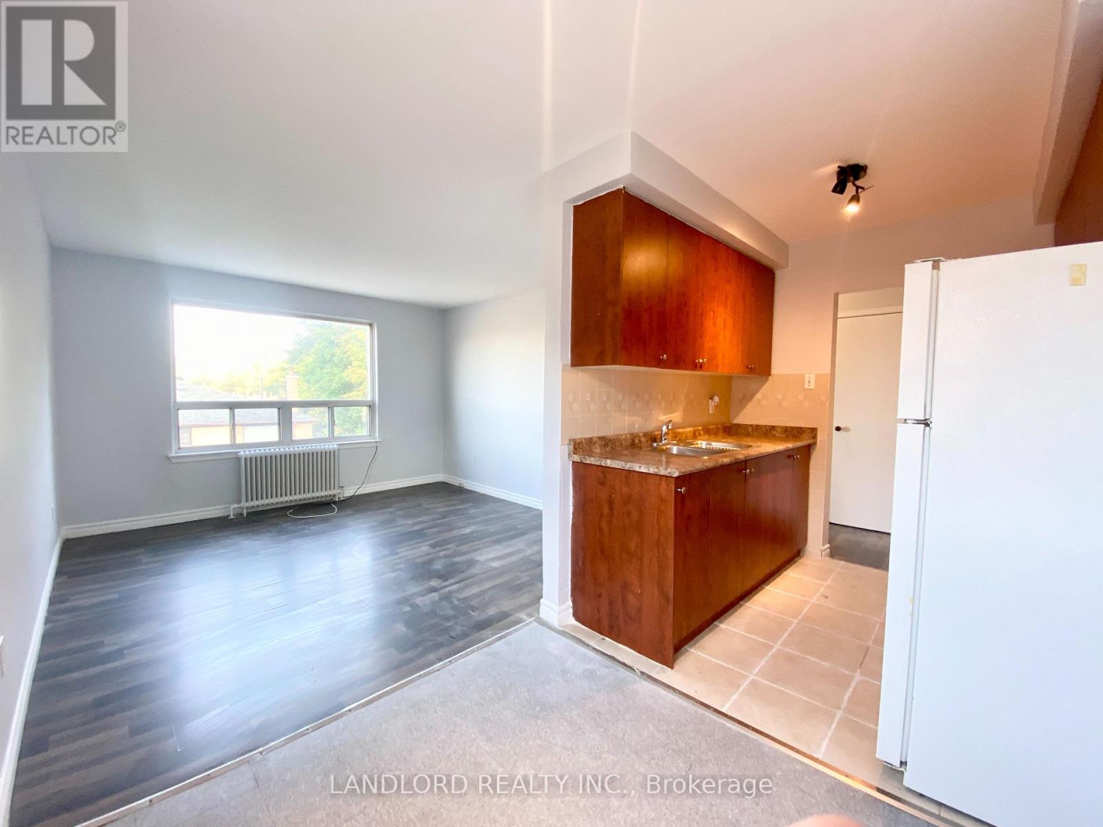 4 - 127 Scarlett Road, Toronto, Ontario  M6N 4K6 - Photo 2 - W13693622