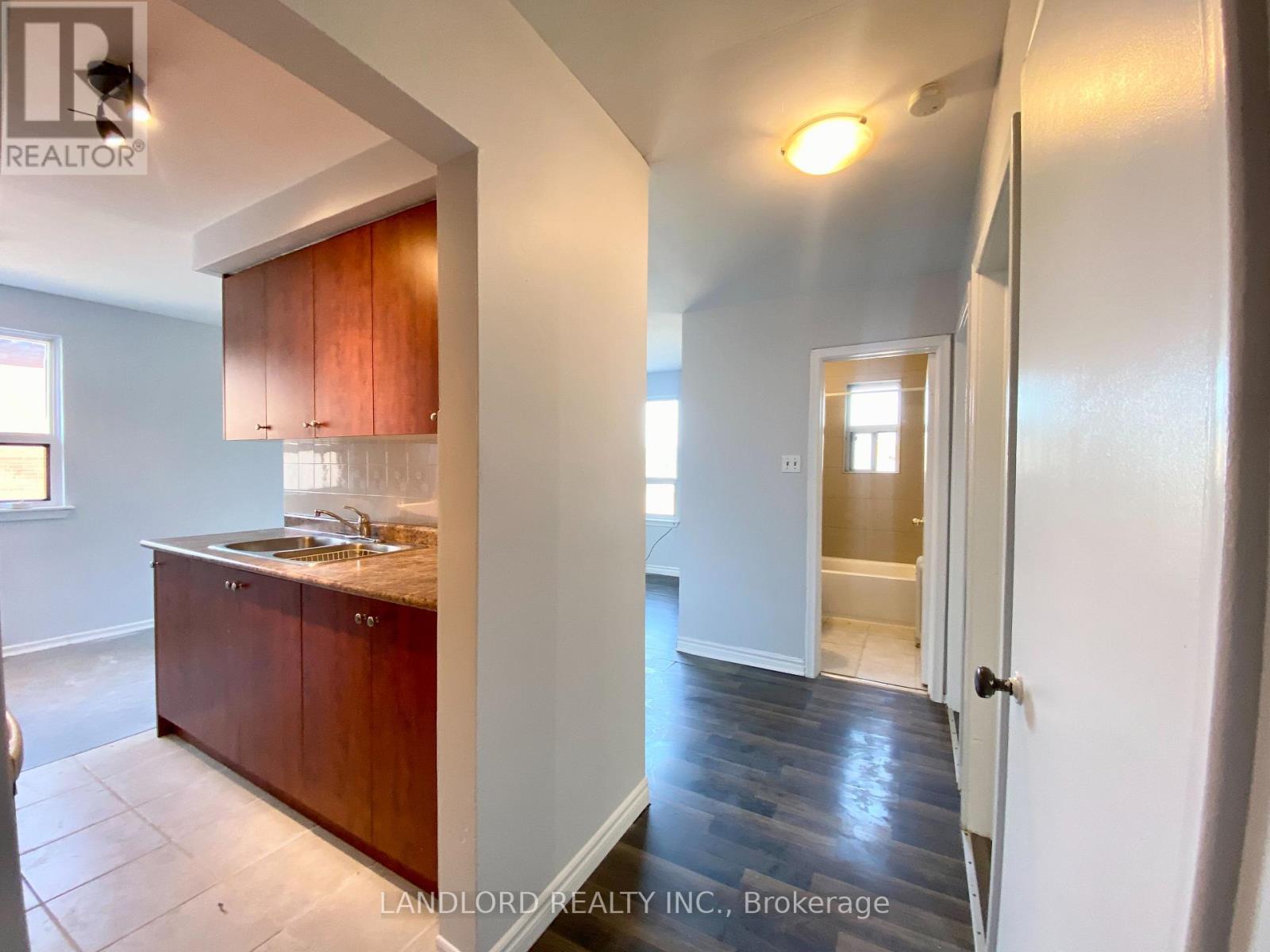 4 - 127 Scarlett Road, Toronto, Ontario  M6N 4K6 - Photo 3 - W13693622