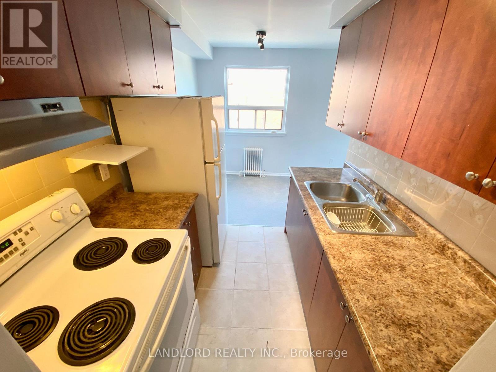 4 - 127 Scarlett Road, Toronto, Ontario  M6N 4K6 - Photo 4 - W13693622