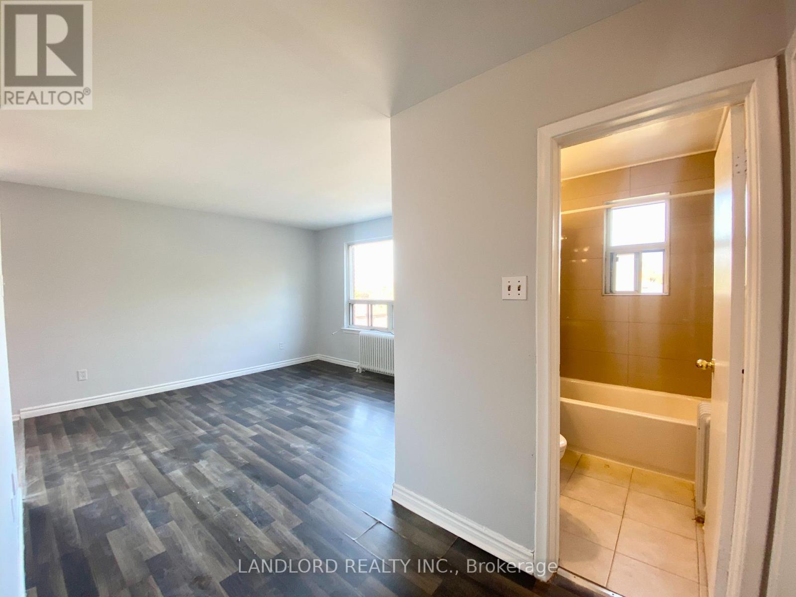 4 - 127 Scarlett Road, Toronto, Ontario  M6N 4K6 - Photo 8 - W13693622
