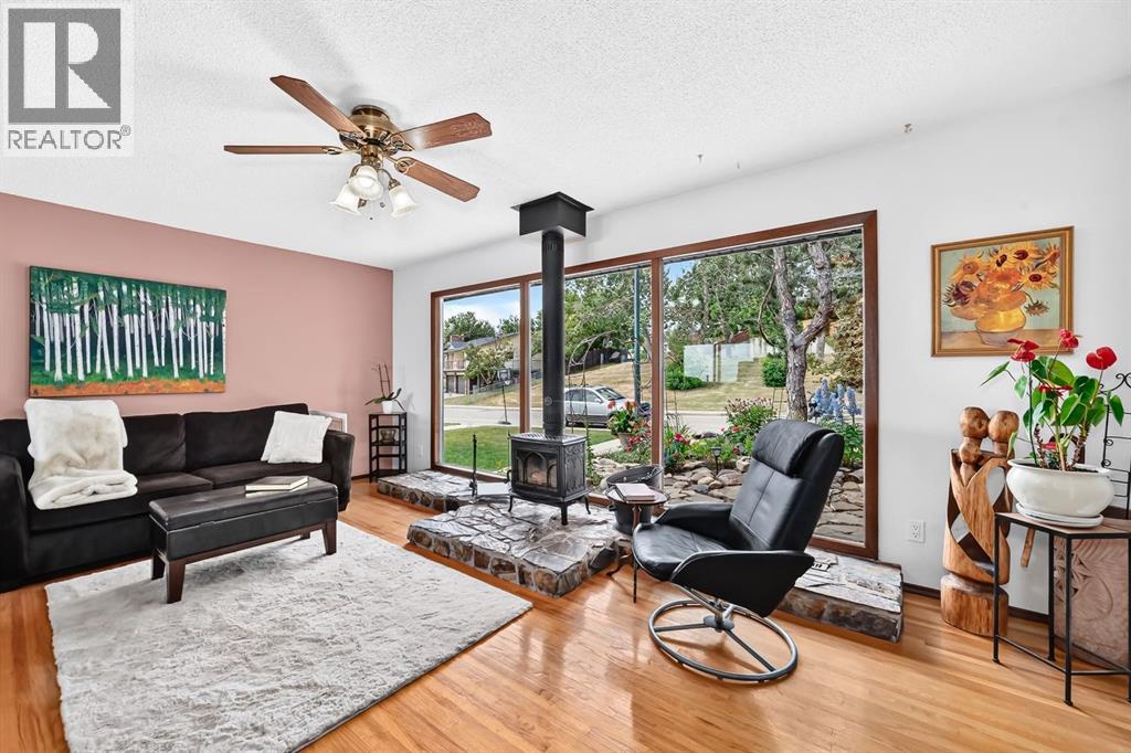 6216 Touchwood Drive NW, Calgary, Alberta  T2K 3L9 - Photo 3 - A2335967