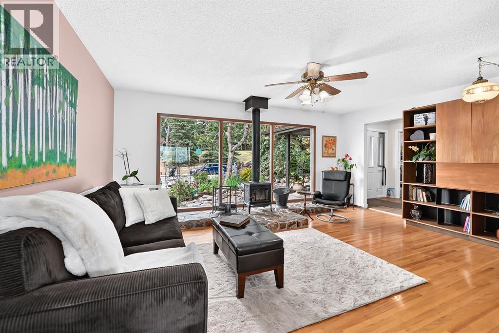 6216 Touchwood Drive NW, Calgary, Alberta  T2K 3L9 - Photo 4 - A2335967