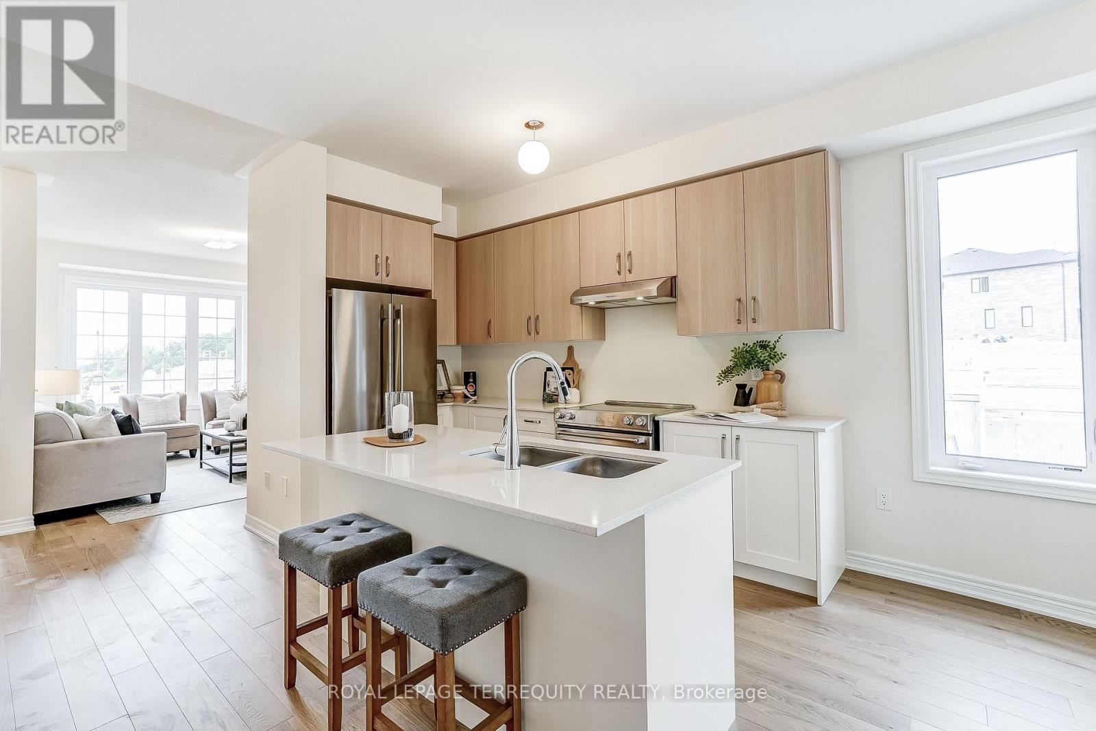 1218 Elizabeth Mackenzie Trail, Pickering, Ontario  L1X 0S3 - Photo 14 - E13693650