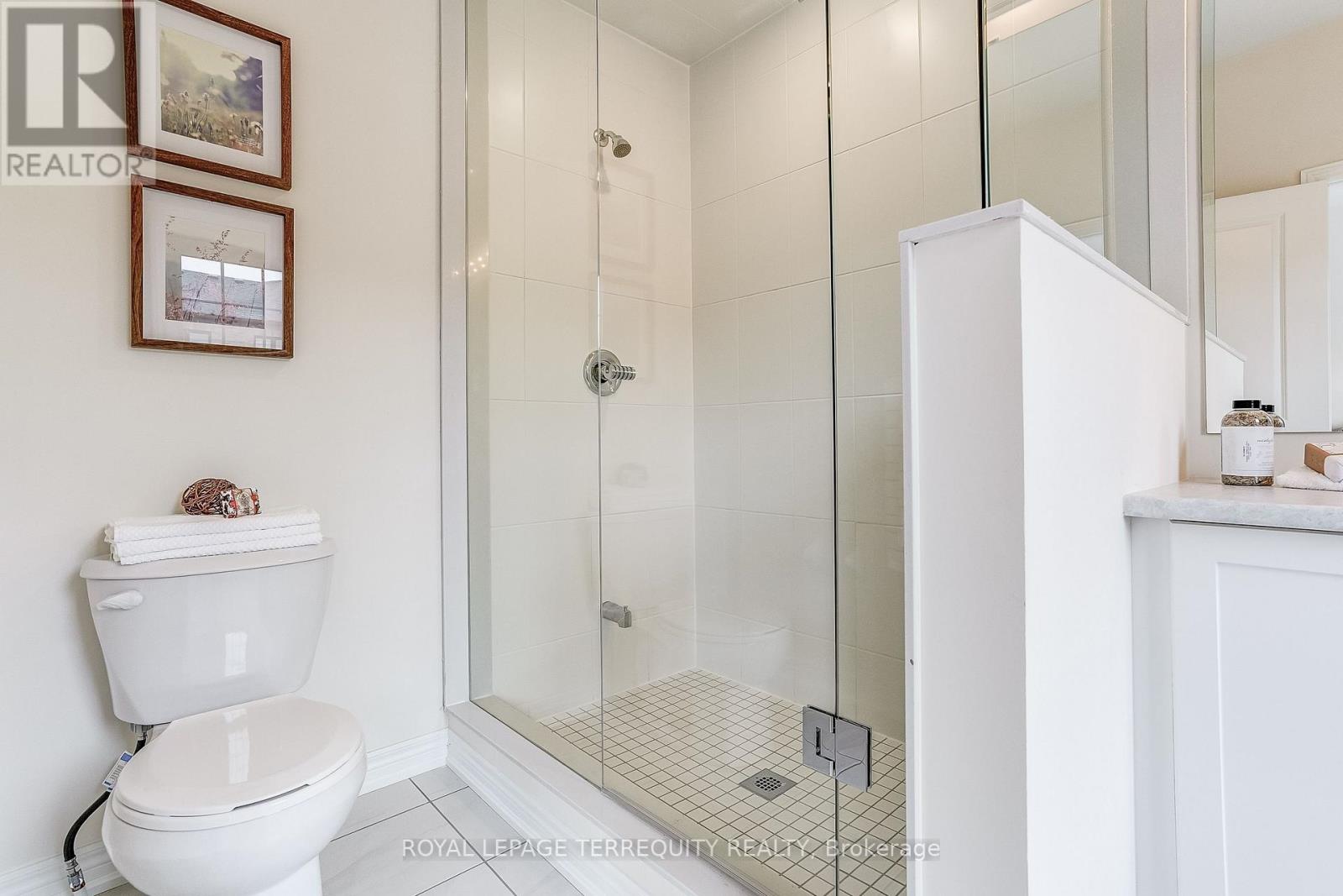 1218 Elizabeth Mackenzie Trail, Pickering, Ontario  L1X 0S3 - Photo 38 - E13693650