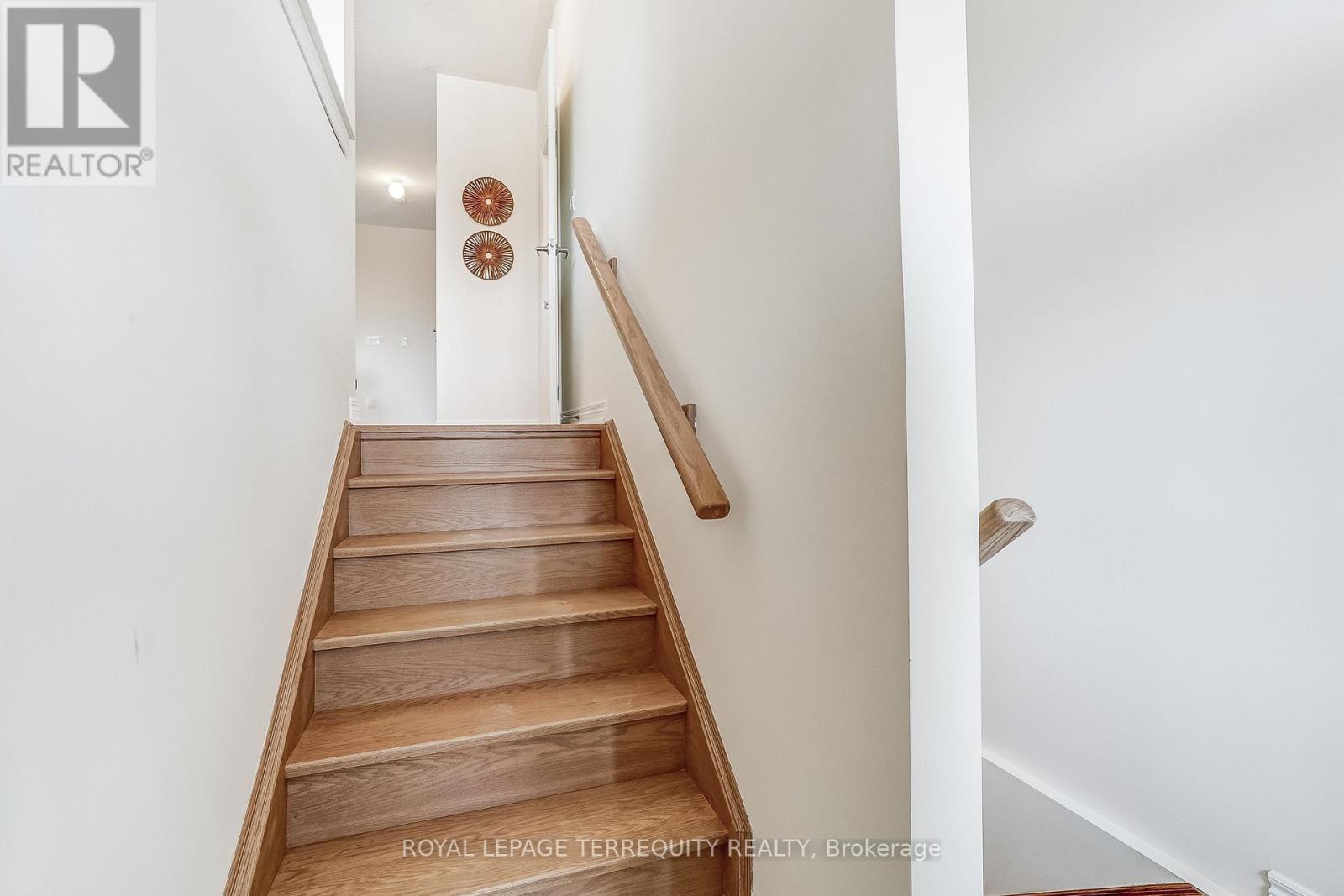 1218 Elizabeth Mackenzie Trail, Pickering, Ontario  L1X 0S3 - Photo 4 - E13693650