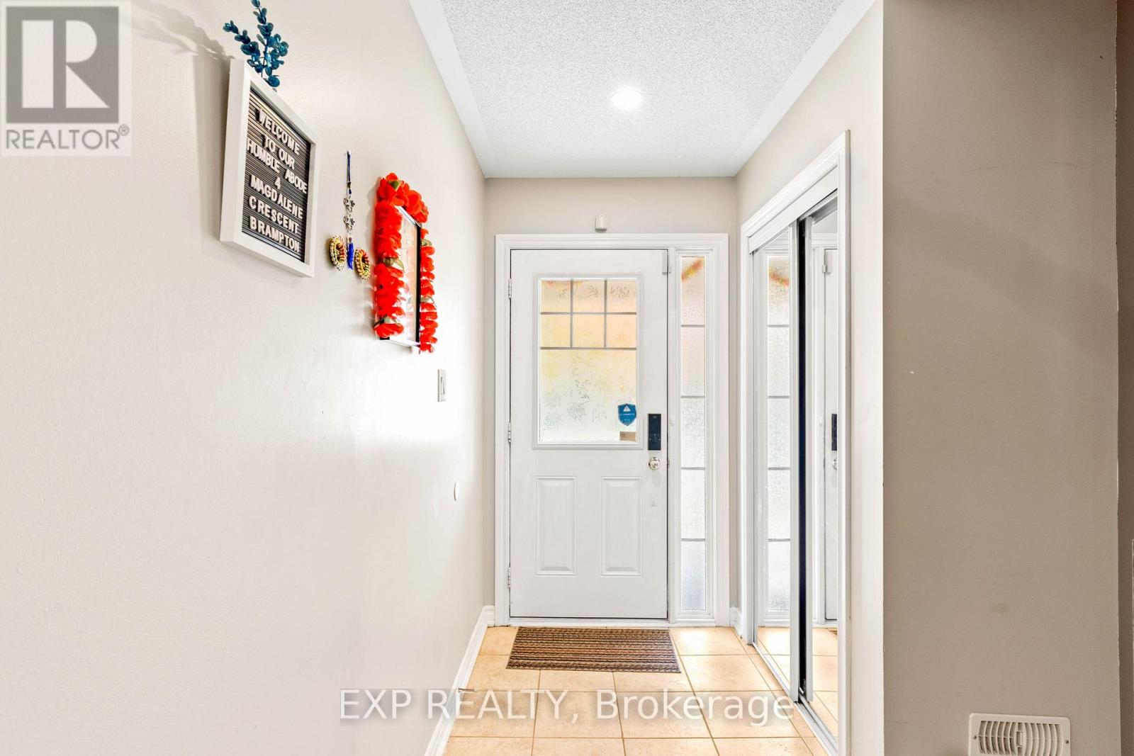 4 Magdalene Crescent, Brampton, Ontario  L6Z 0G9 - Photo 5 - W13693656