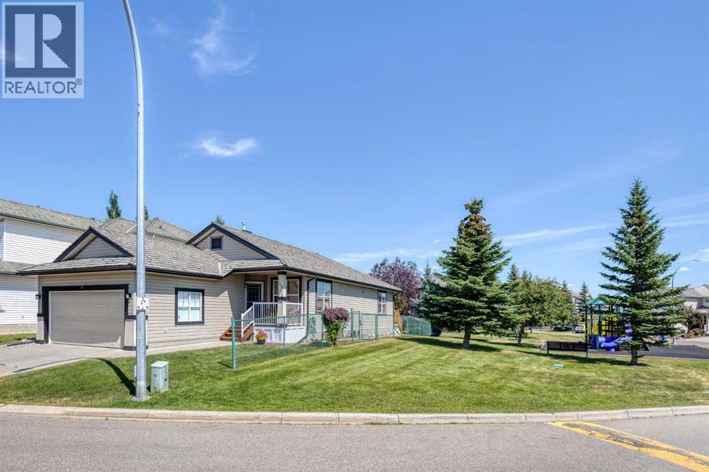 22 Glensummit Close, Cochrane, Alberta T4C 2J9 - Photo 2 - A2335002
