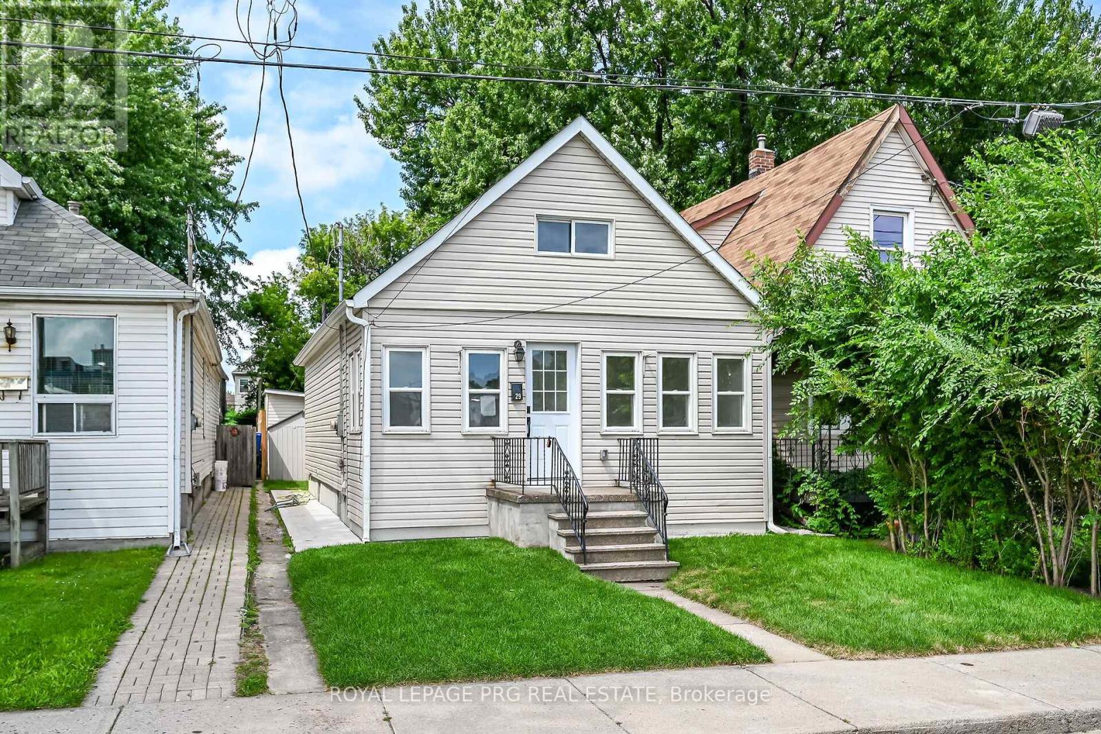 29 Mckinstry Street, Hamilton, Ontario  L8L 6C2 - Photo 2 - X13693690