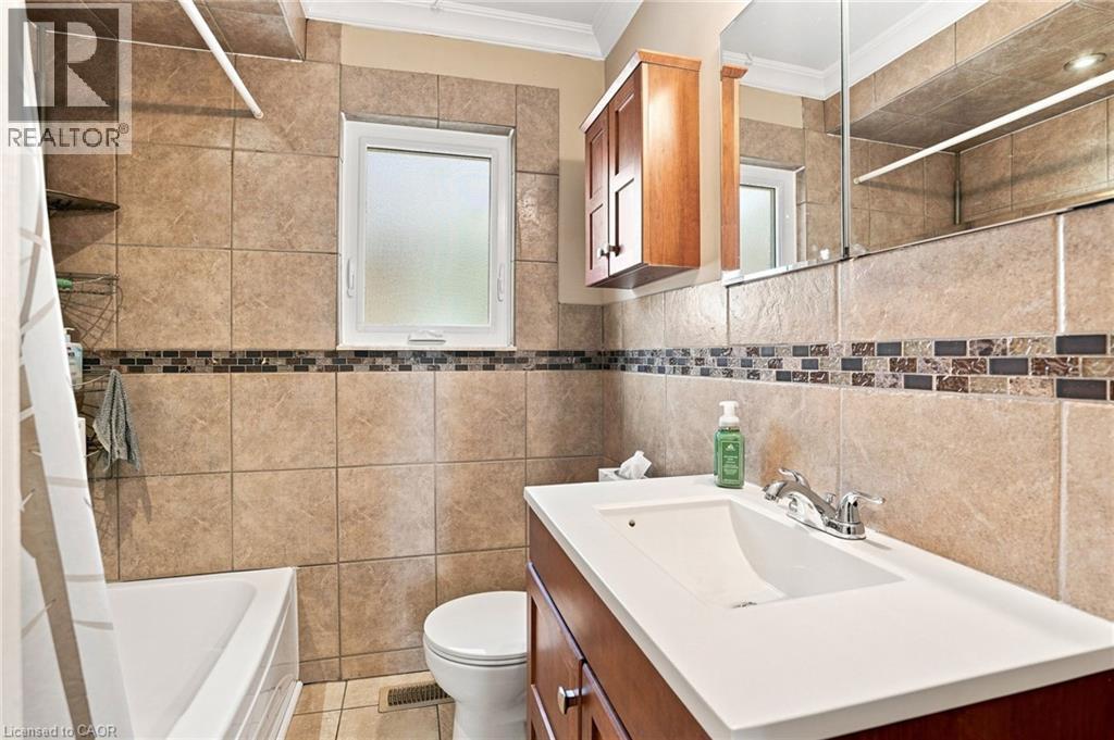 111 Sharon Avenue, Hamilton, Ontario  L8T 1E4 - Photo 17 - 40856553