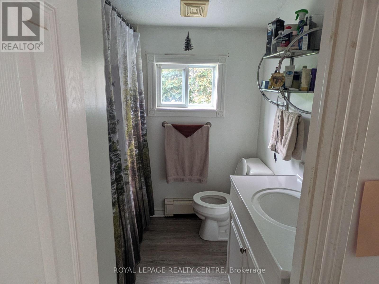 Upper - 10 Dufferin Street, Barrie, Ontario L4N 2J7 - Photo 4 - S13666156