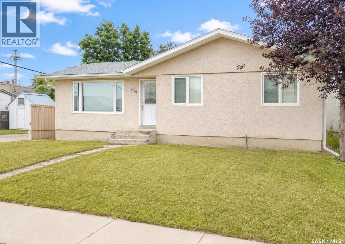 204 Brownlee Street, Herbert, Saskatchewan  S0H 2A0 - Photo 1 - SK046092