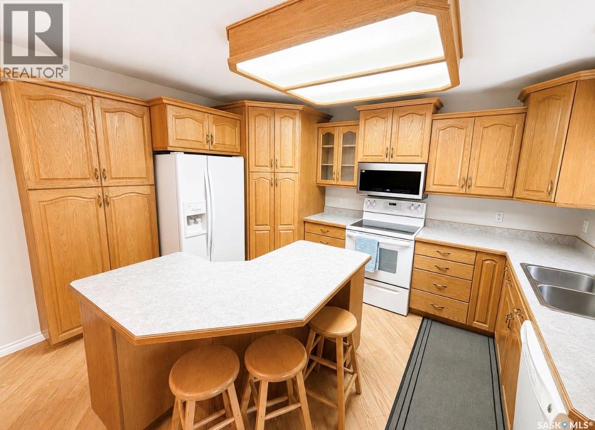 204 Brownlee Street, Herbert, Saskatchewan  S0H 2A0 - Photo 3 - SK046092