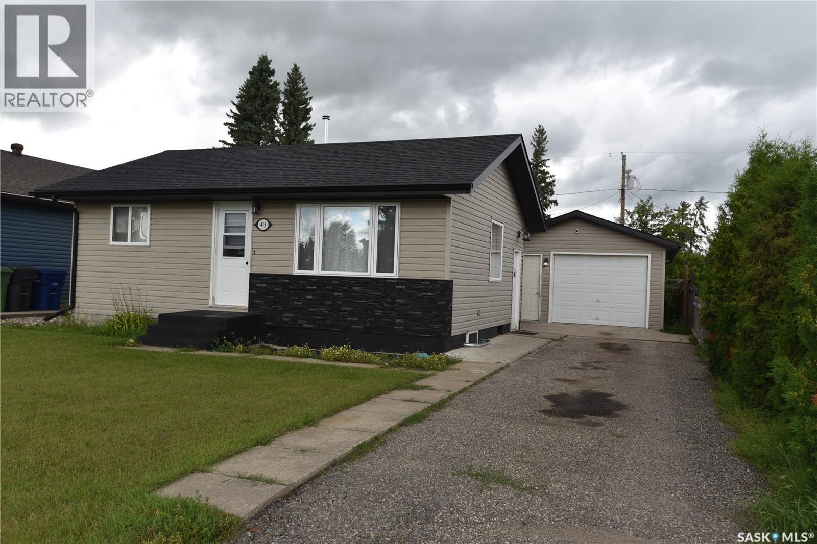 415 8th Avenue W, Nipawin, Saskatchewan  S0E 1E0 - Photo 1 - SK046087