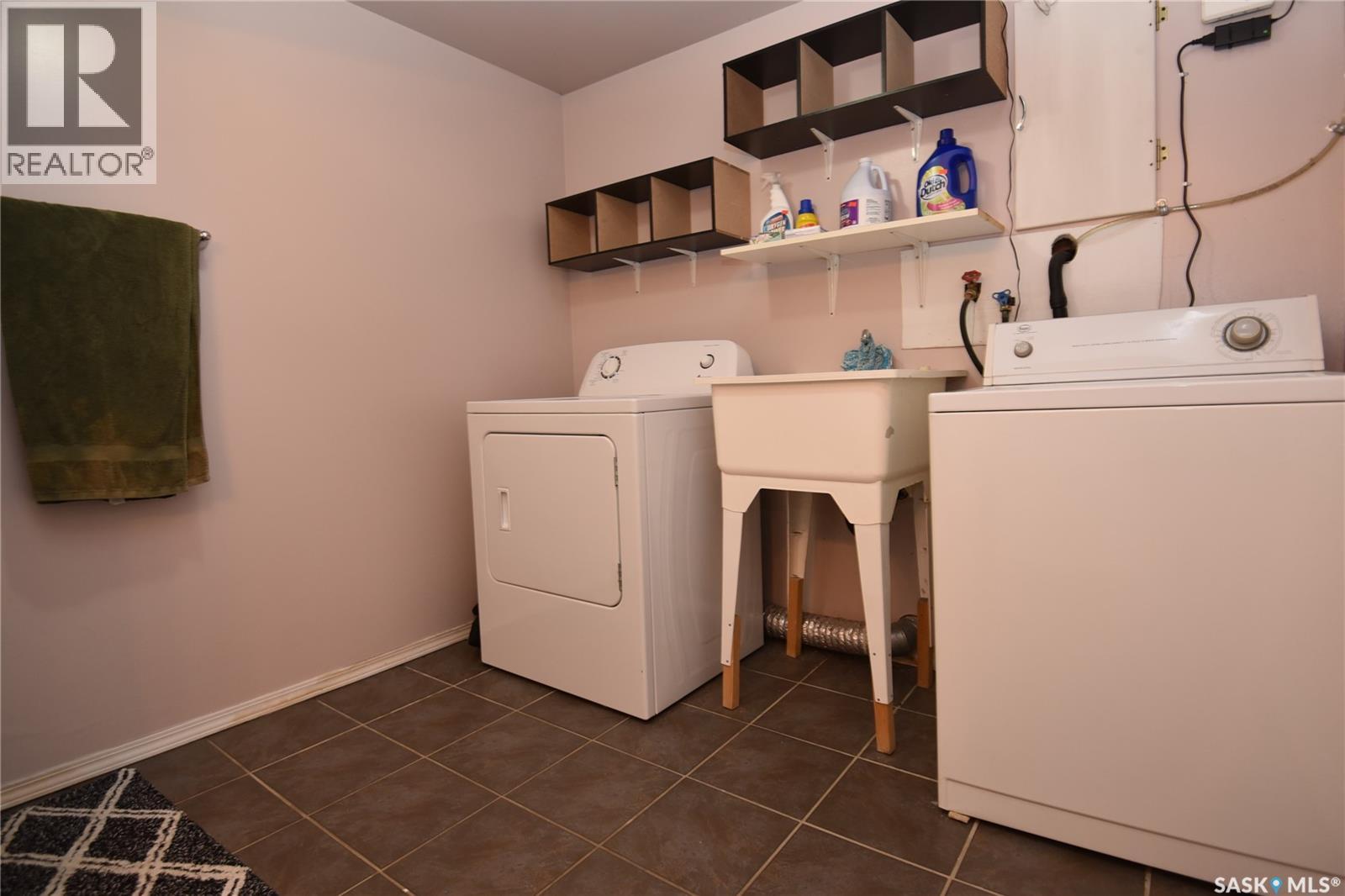 415 8th Avenue W, Nipawin, Saskatchewan  S0E 1E0 - Photo 25 - SK046087