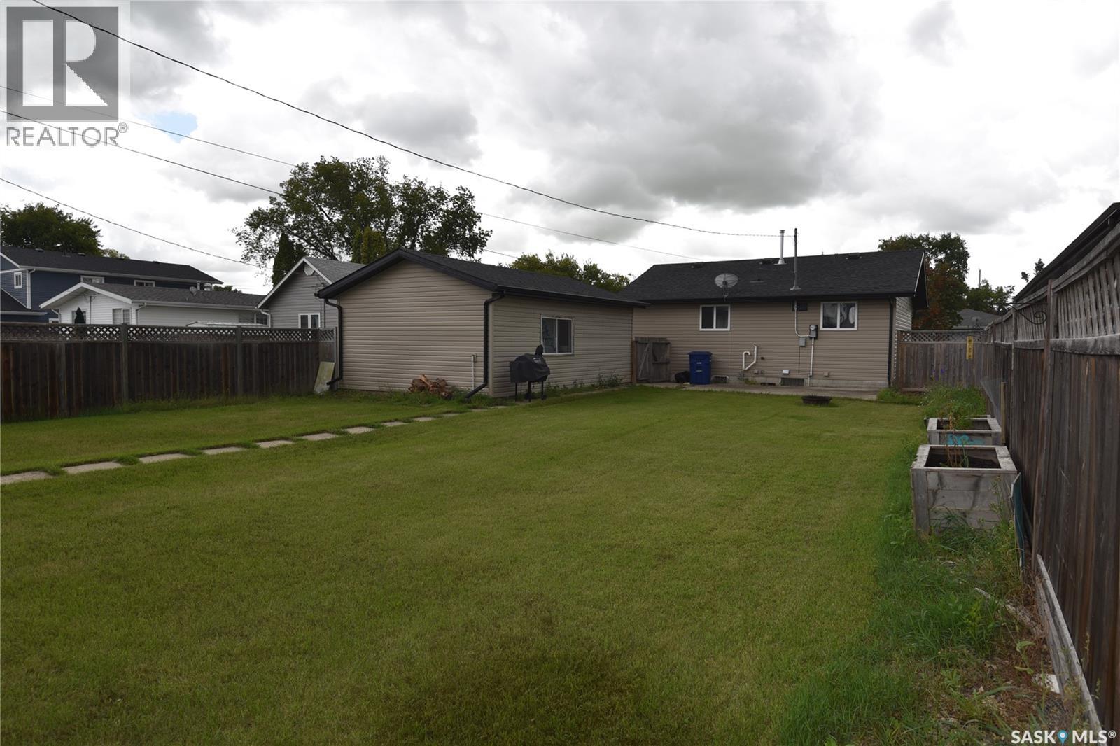 415 8th Avenue W, Nipawin, Saskatchewan  S0E 1E0 - Photo 30 - SK046087