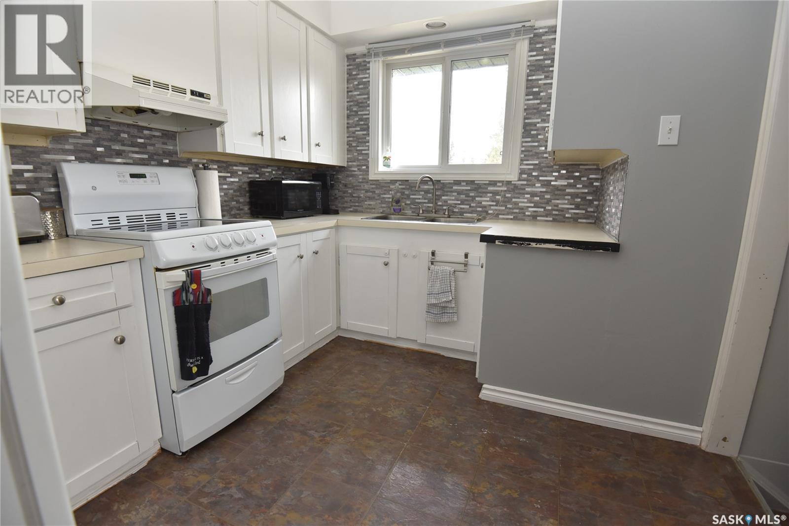 415 8th Avenue W, Nipawin, Saskatchewan  S0E 1E0 - Photo 4 - SK046087