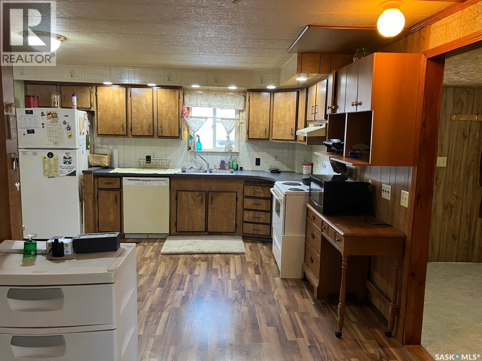 407 Railway Avenue, White Fox, Saskatchewan  S0J 3B0 - Photo 3 - SK035624