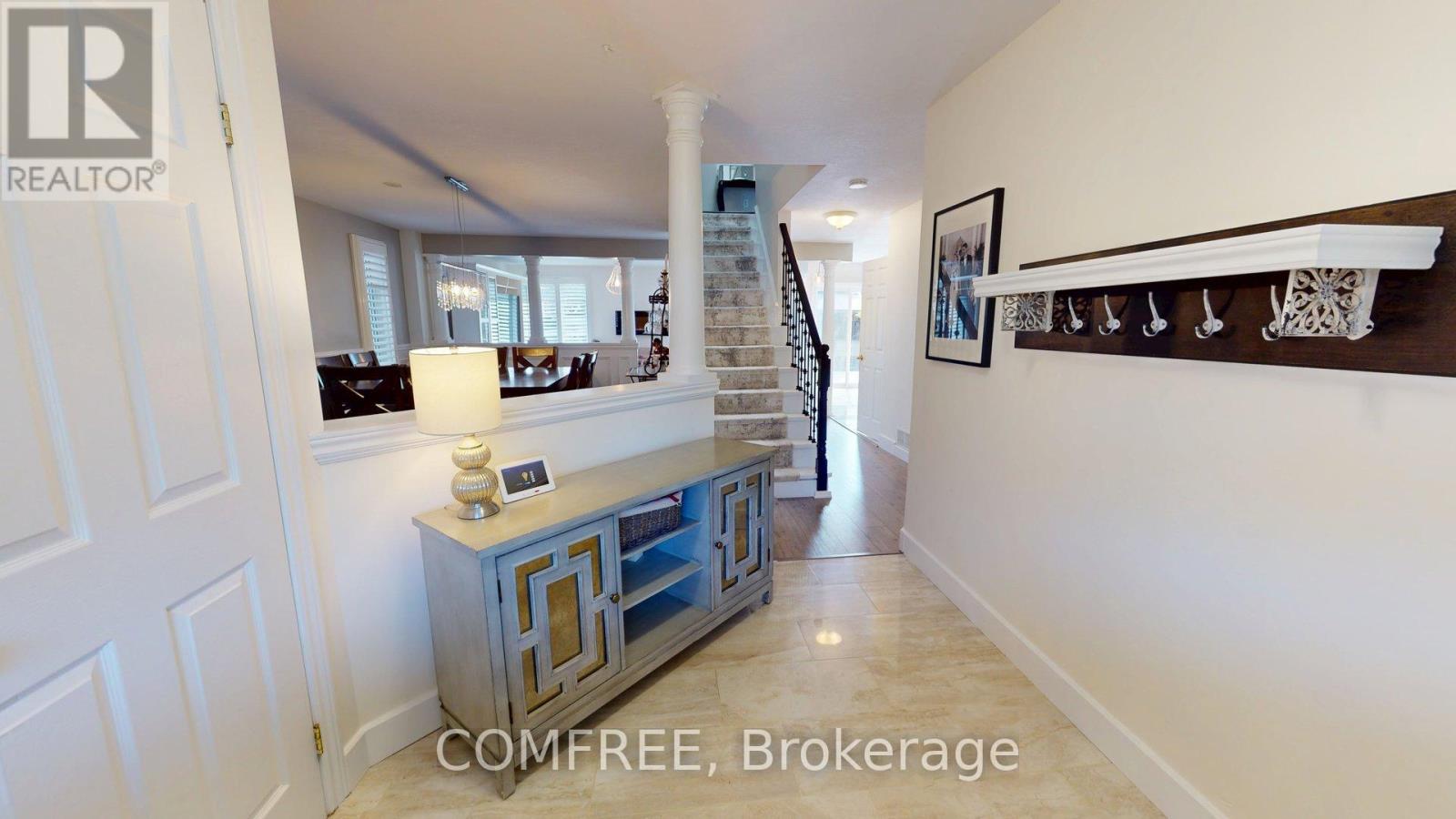 723 Munich Circle, Waterloo, Ontario N2V 2N6 - Photo 3 - X13693694