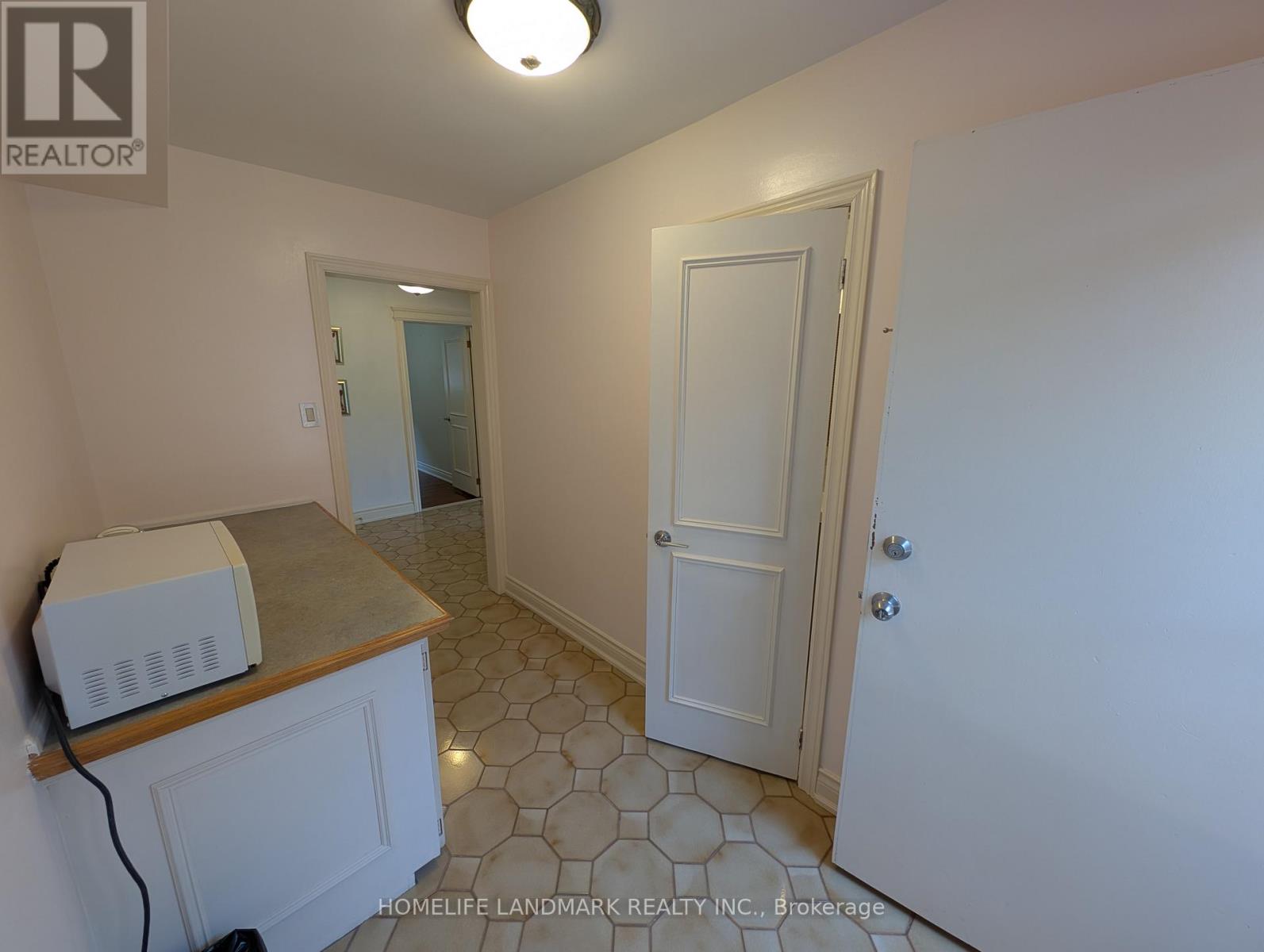 (Ground Level Unit) - 56 Bickerton Crescent, Toronto, Ontario  M2J 3T1 - Photo 2 - C13693720