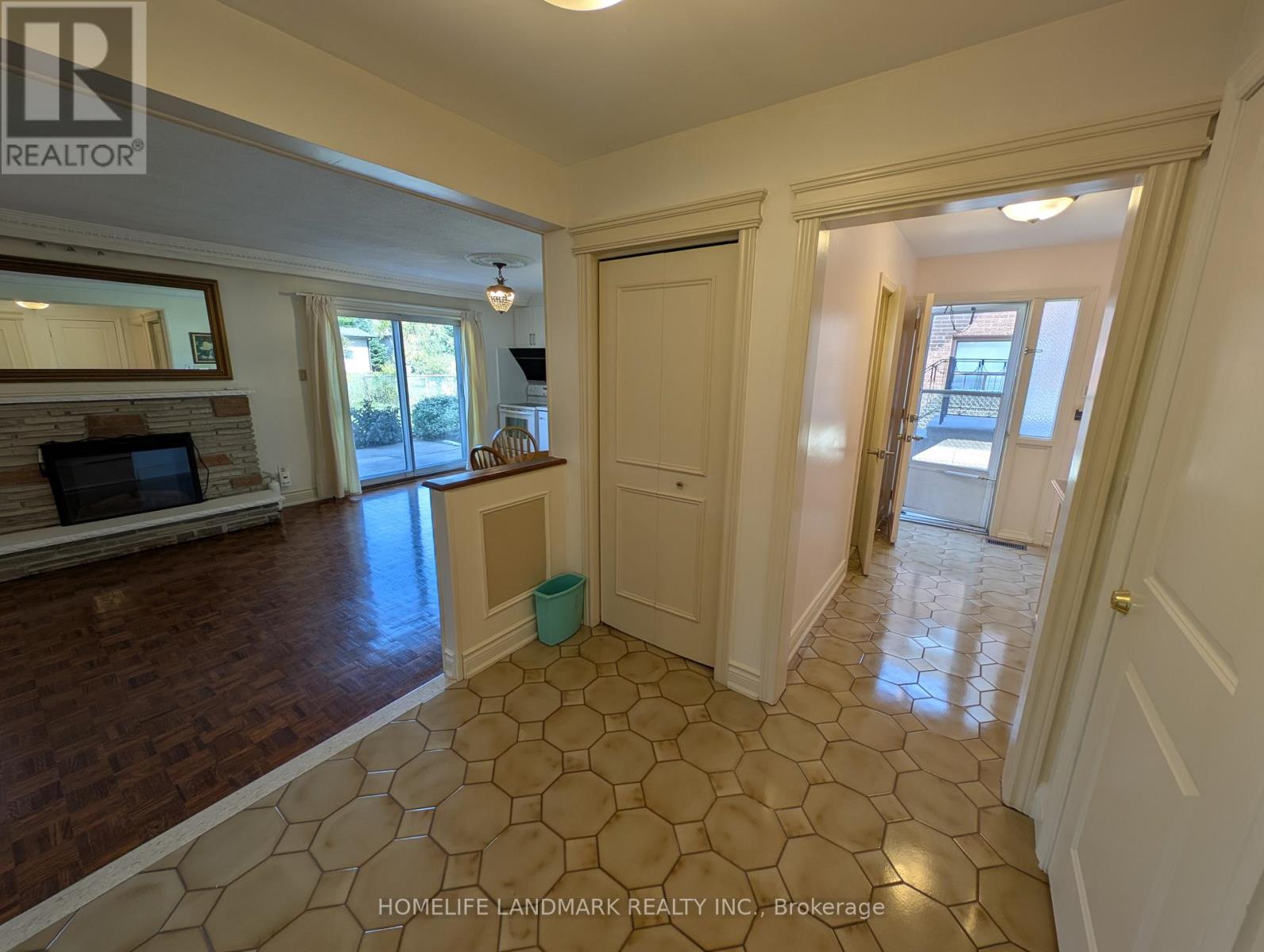 (Ground Level Unit) - 56 Bickerton Crescent, Toronto, Ontario  M2J 3T1 - Photo 4 - C13693720