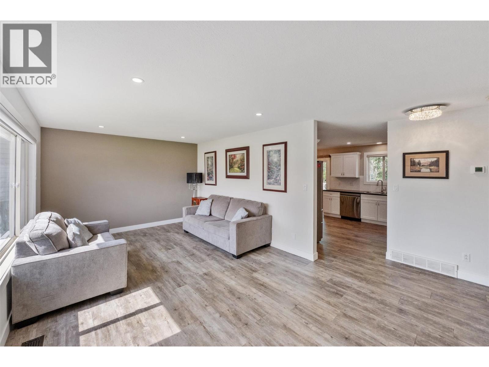 5852 Fairview Place, Oliver, British Columbia  V0H 1T1 - Photo 3 - 10394741