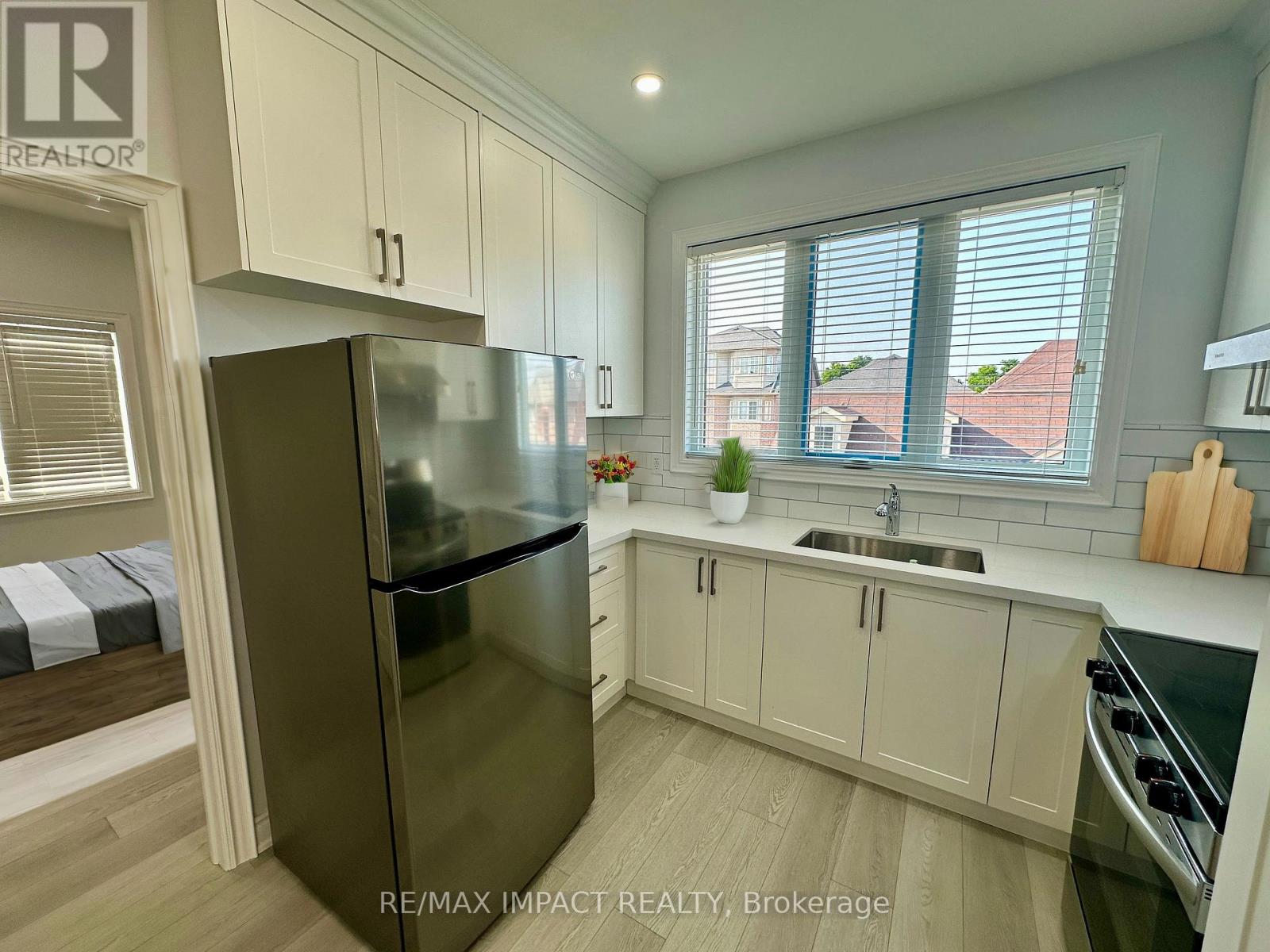 Coach - 32 Toulouse Court, Markham, Ontario L6B 1J5 - Photo 10 - N13693786